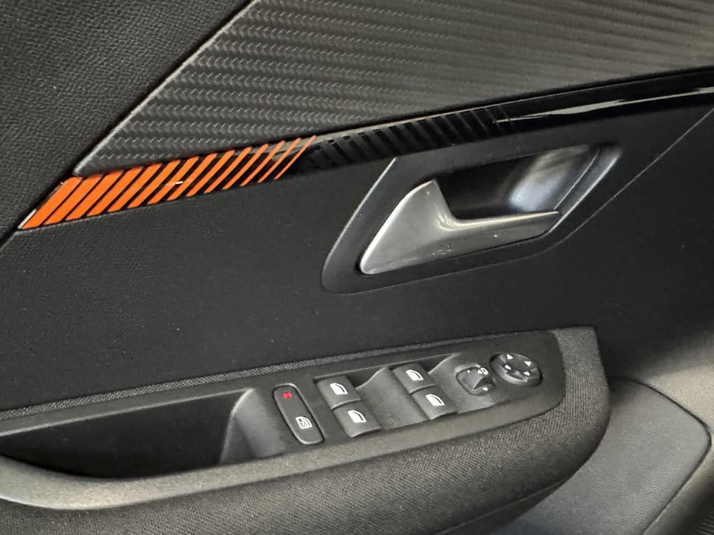 Peugeot E-208 EV Active Pack 50 kWh thumbnail 12