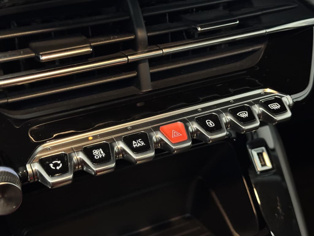 Peugeot E-208 EV Active Pack 50 kWh thumbnail 22