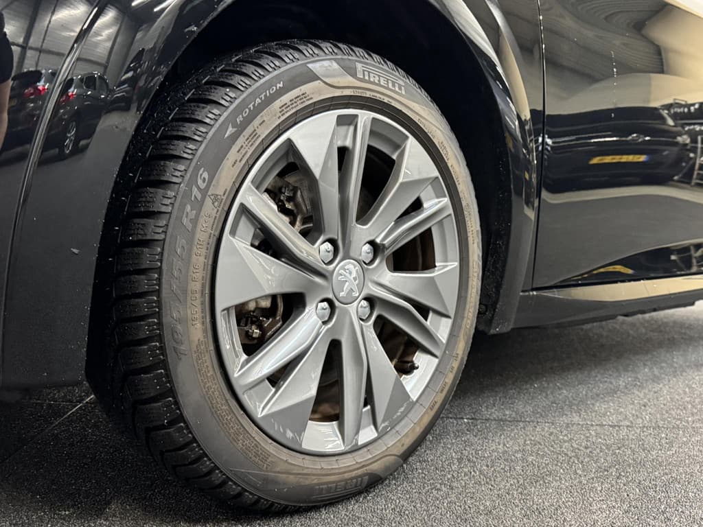 Peugeot E-208 EV Active Pack 50 kWh thumbnail 7