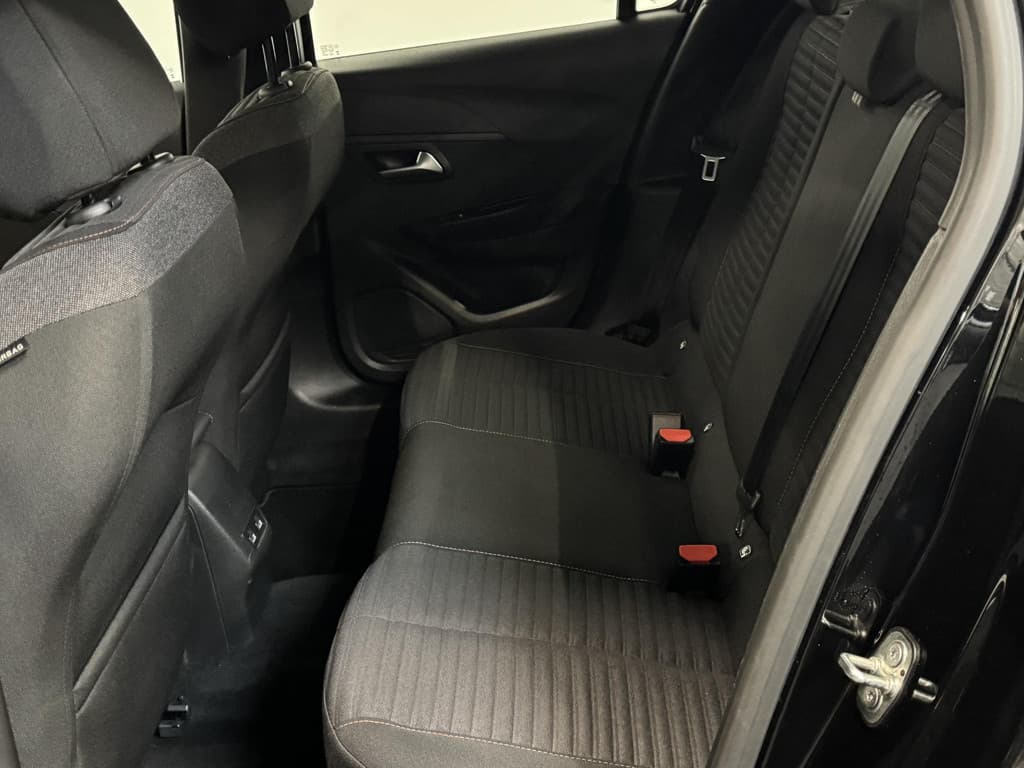 Peugeot E-208 EV Active Pack 50 kWh thumbnail 9