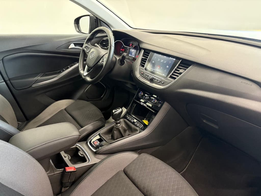 Opel Grandland X 1.2 Turbo Business Executive thumbnail 24