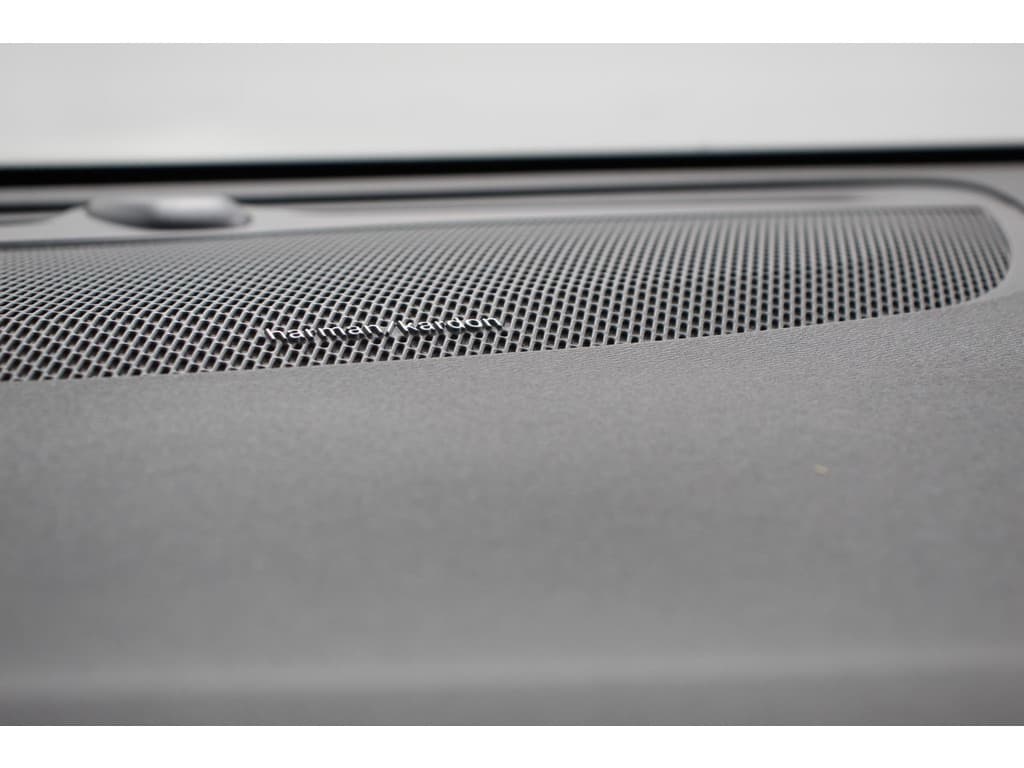 Volvo V60 2.0 T6 Recharge AWD R-Design thumbnail 14