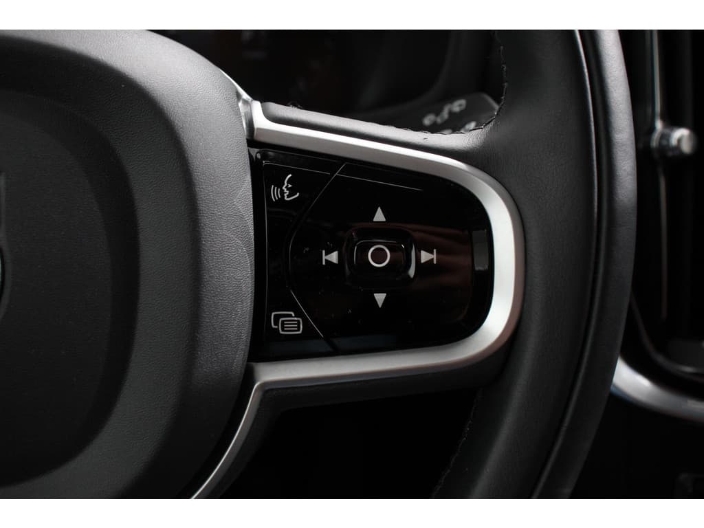 Volvo V60 2.0 T6 Recharge AWD R-Design thumbnail 23