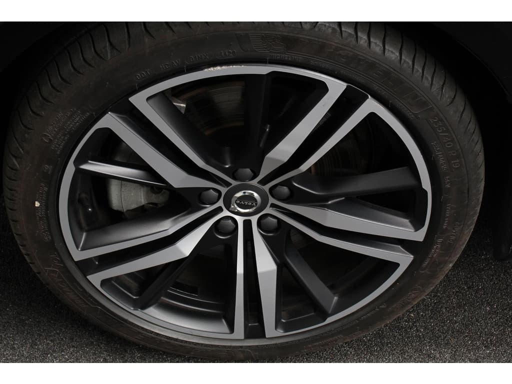 Volvo V60 2.0 T6 Recharge AWD R-Design thumbnail 4