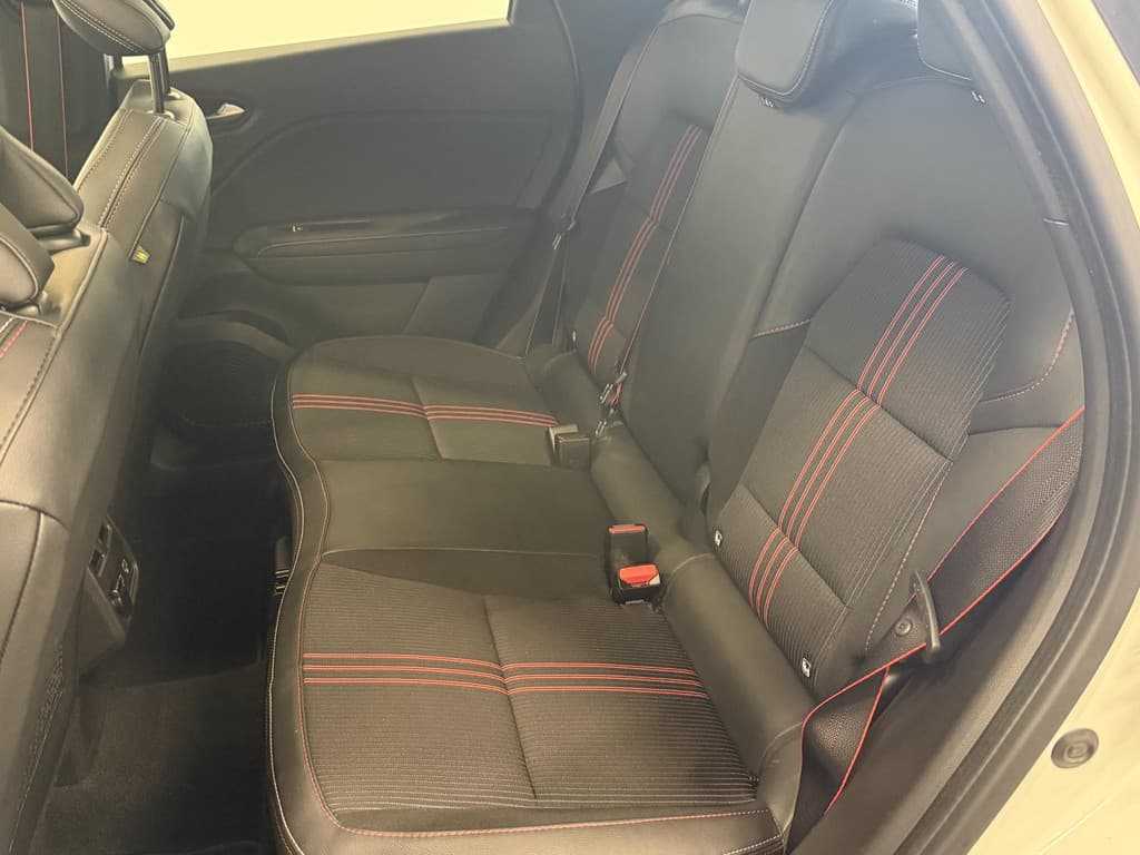 Renault Captur 1.6 E-Tech Plug-in Hybrid 160 R.S. Line thumbnail 16