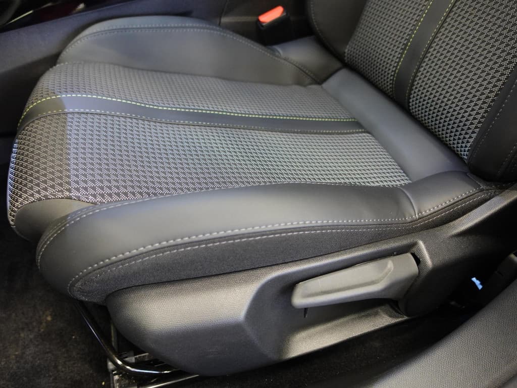 Peugeot 208 1.2 PureTech 100pk Automaat GT-Line thumbnail 32