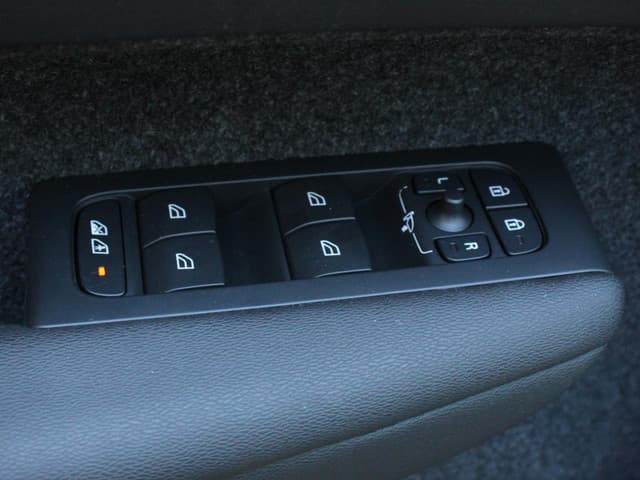 Volvo XC40 1.5 T4 Plug-in hybrid Plus Bright thumbnail 11