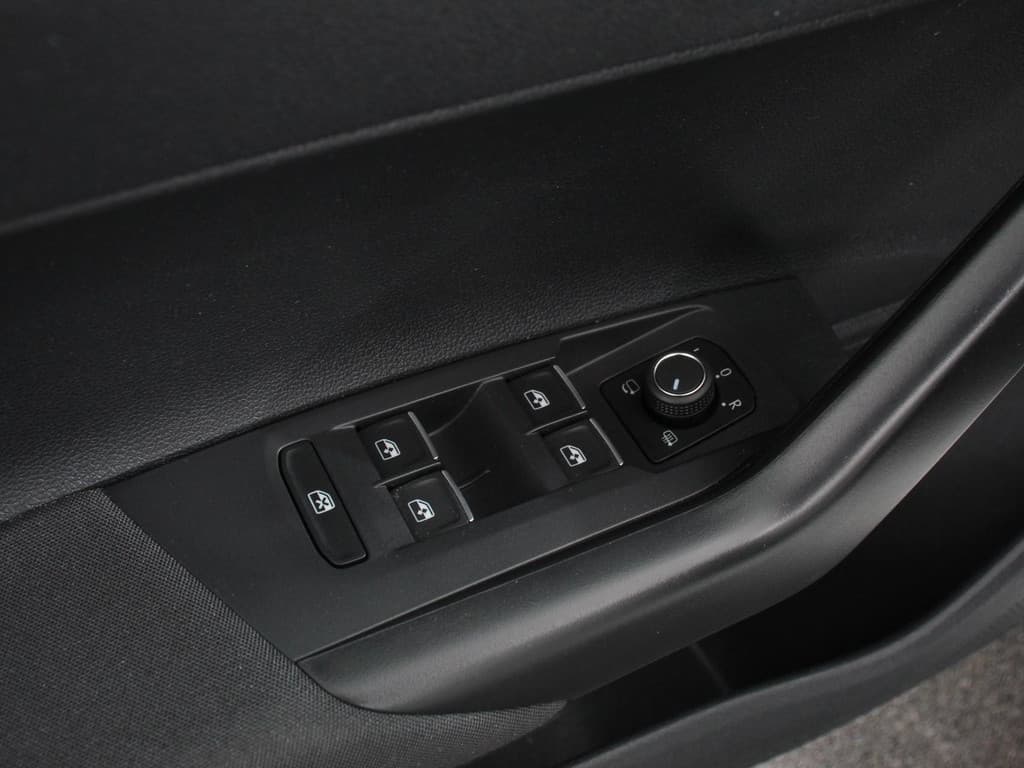 Volkswagen Polo 1.0 TSI R-Line DSG thumbnail 33