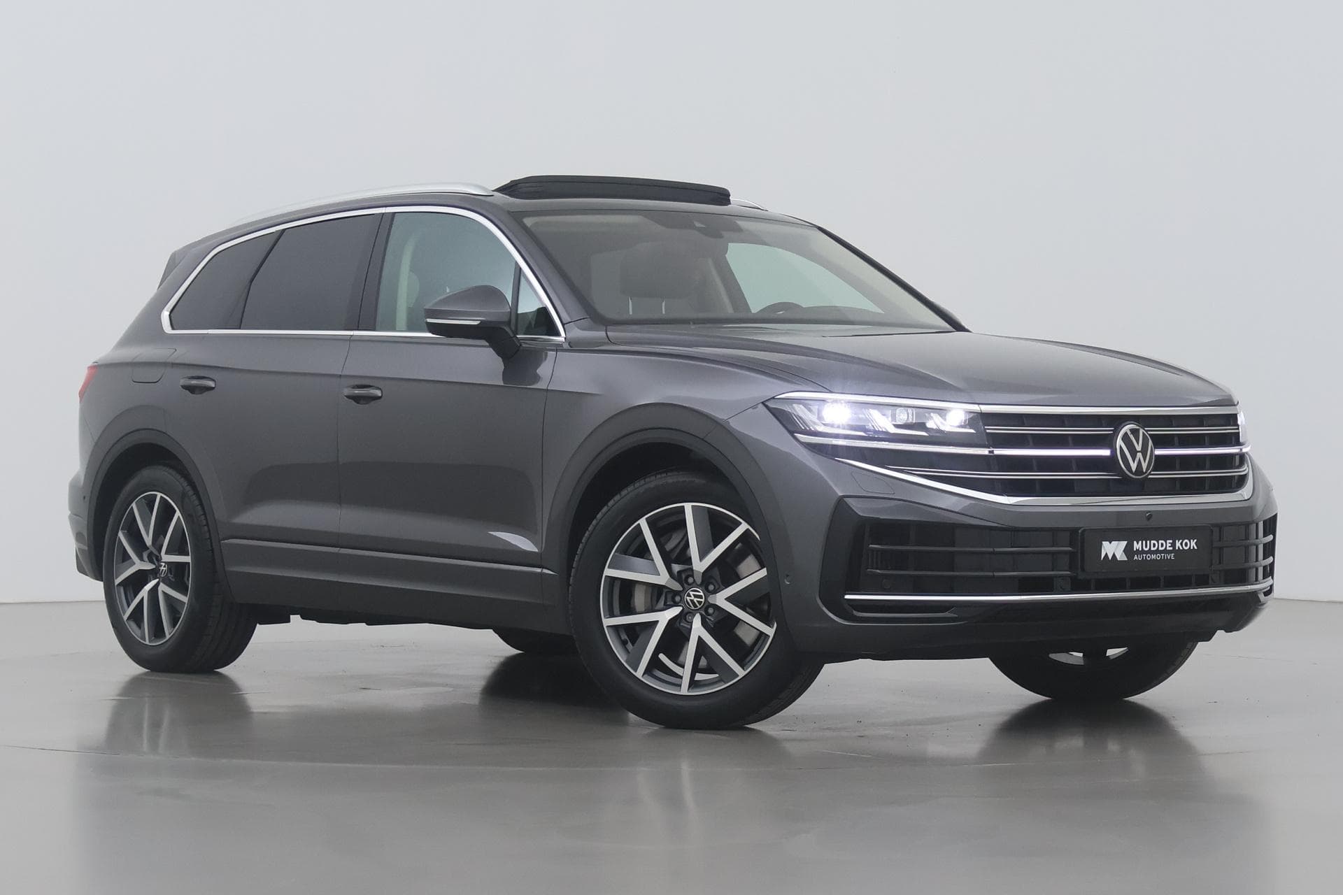 Volkswagen Touareg 3.0 TSi eHybrid 4MOTION Elegance | Luchtvering | Trekhaak | Panoramadak | Head-Up | 360 Camera | Ventilatie | Stoel+Stuurverwarming