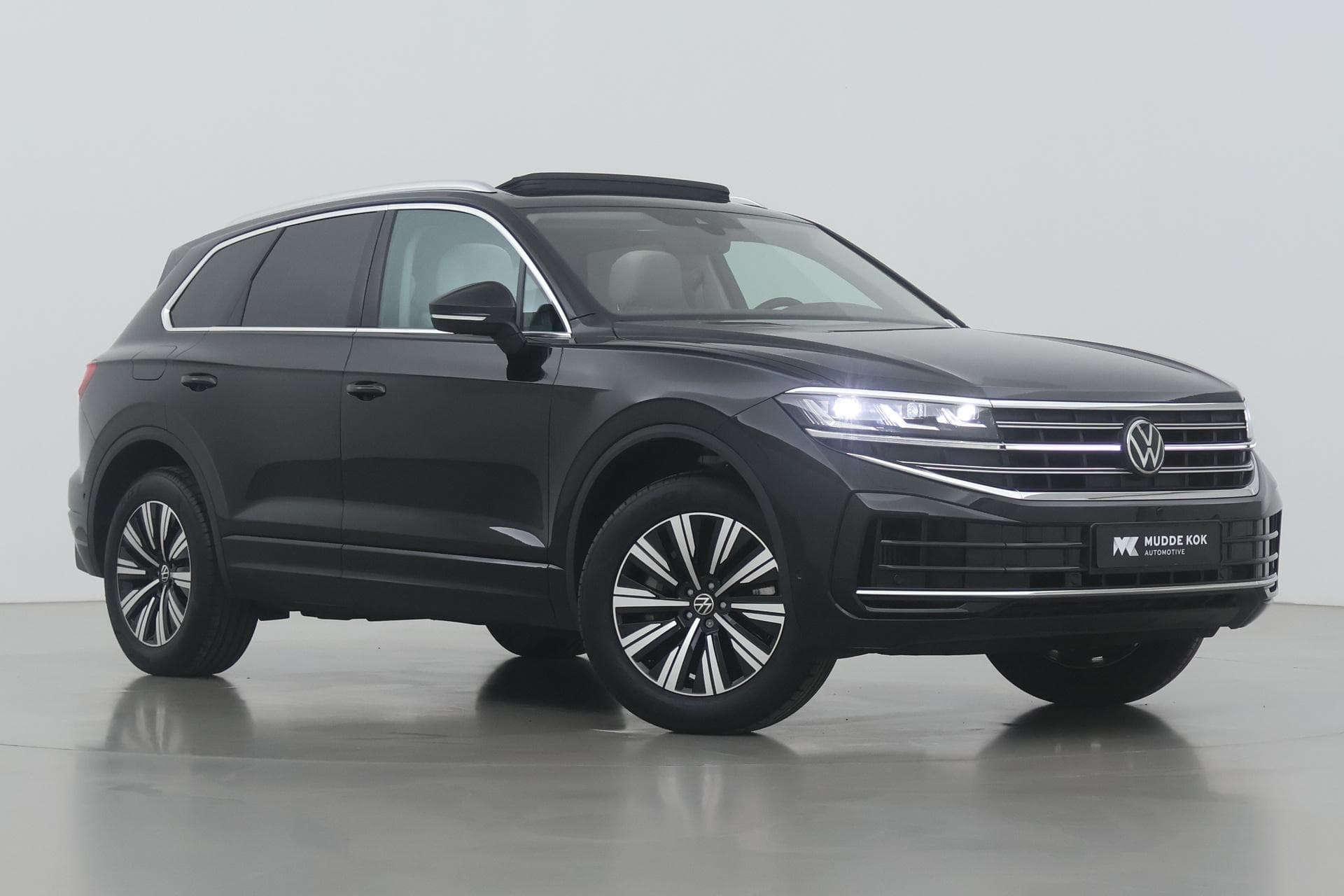 Volkswagen Touareg 3.0 TSi eHybrid 4MOTION Elegance | Luchtvering | Trekhaak | Panoramadak | Head-Up | Massage+Ventilatie | 360 Camera