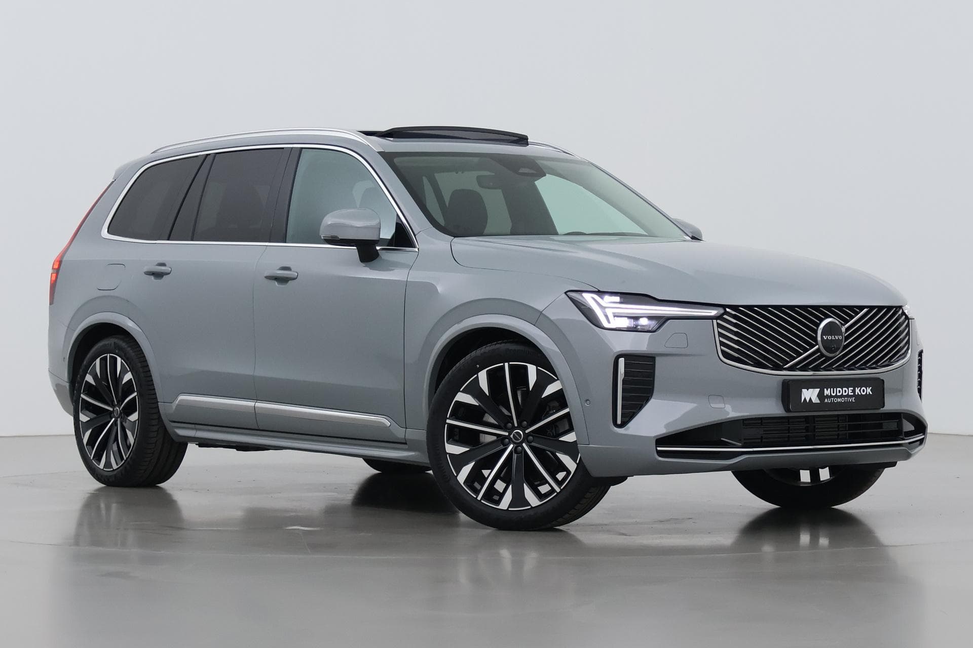 Volvo XC90 T8 Plug-in hybrid Ultra Bright | Luchtvering | 360° Camera | Head-Up | Panoramadak | harman/kardon