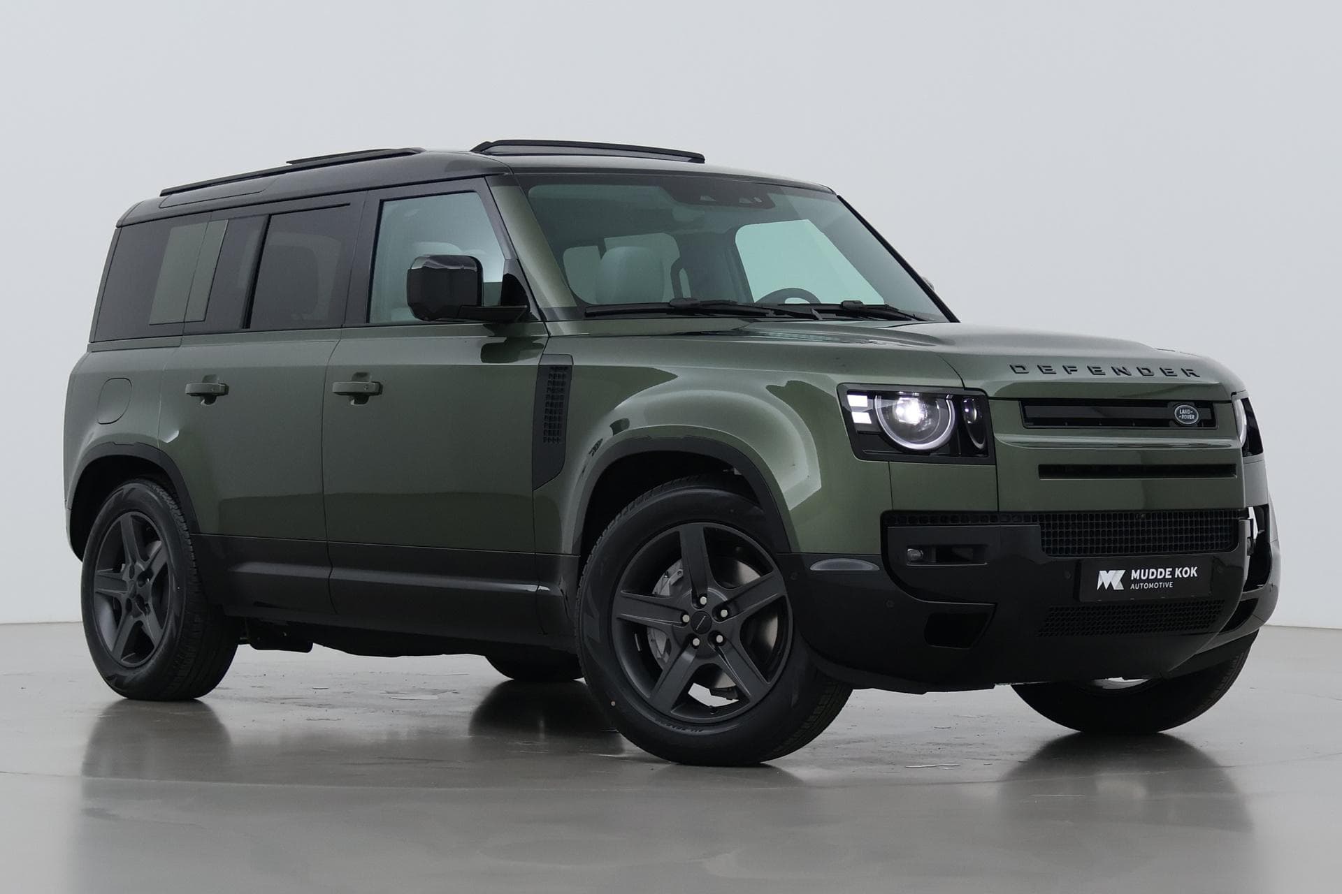 Land Rover Defender 110 P300e Dynamic SE Edition | FACELIFT | ACC | Panoramadak | ClearSight | Stoel+Stuurverwarming | Trekhaak
