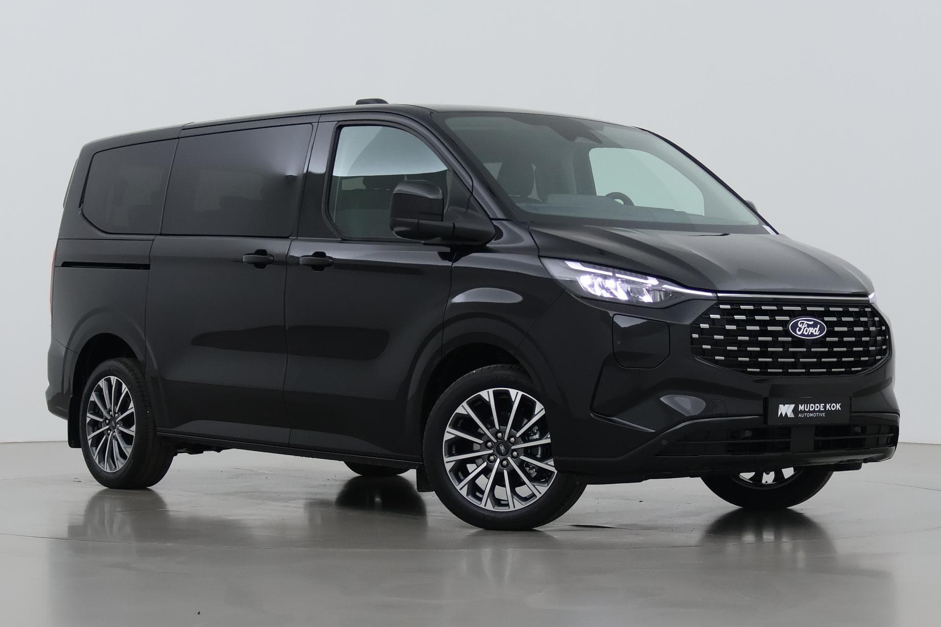 Ford Transit Custom Tourneo 340 2.5 PHEV L1H1 Titanium X | Panoramadak | ACC | Elektrische Schuifdeuren | Trekhaak | Bang&Olufsen