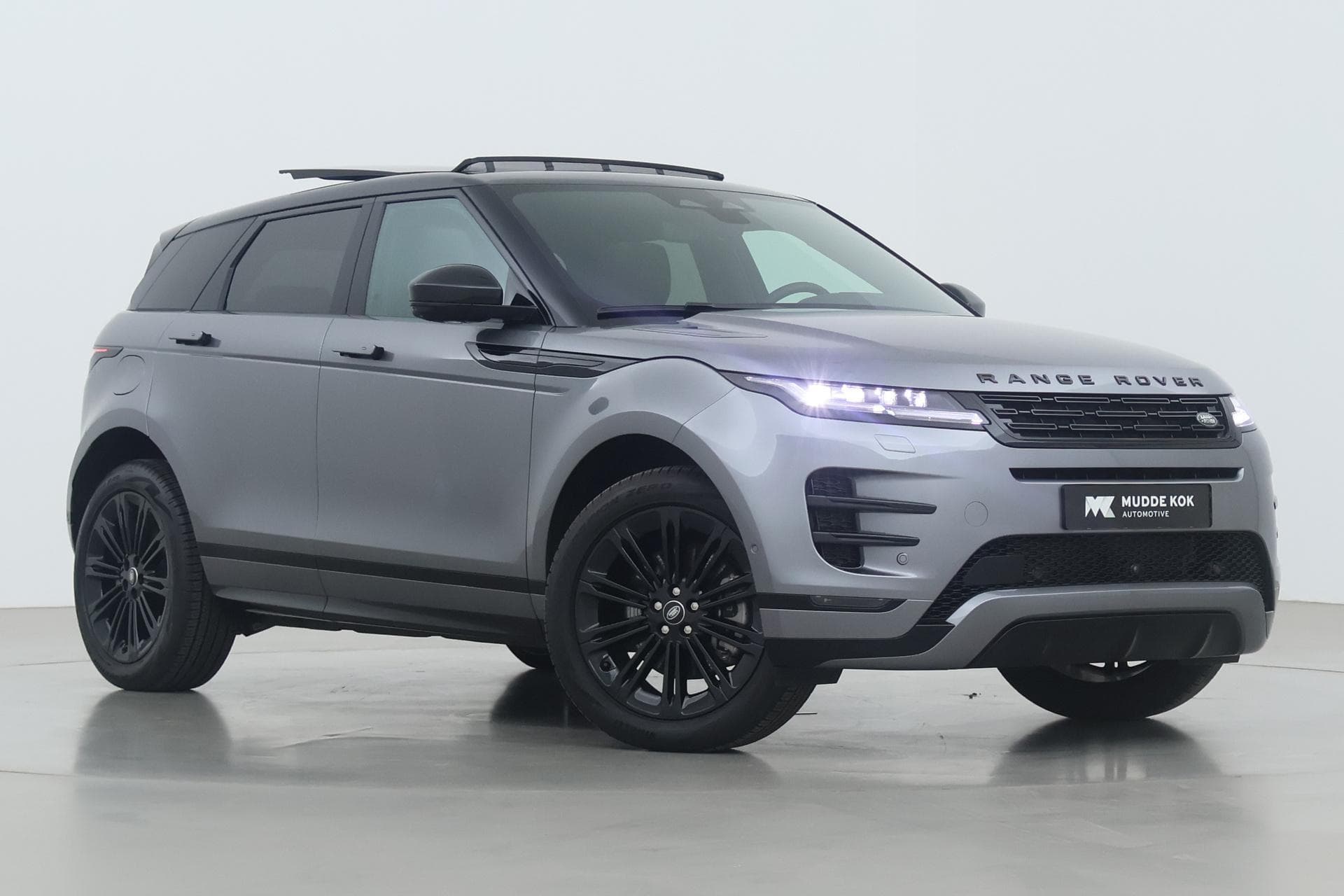 Land Rover Range Rover Evoque P270e PHEV Dynamic SE | Schuif/kanteldak | Black Pack | Cold Climate Pack | Meridian | 360 Camera | 20 Inch