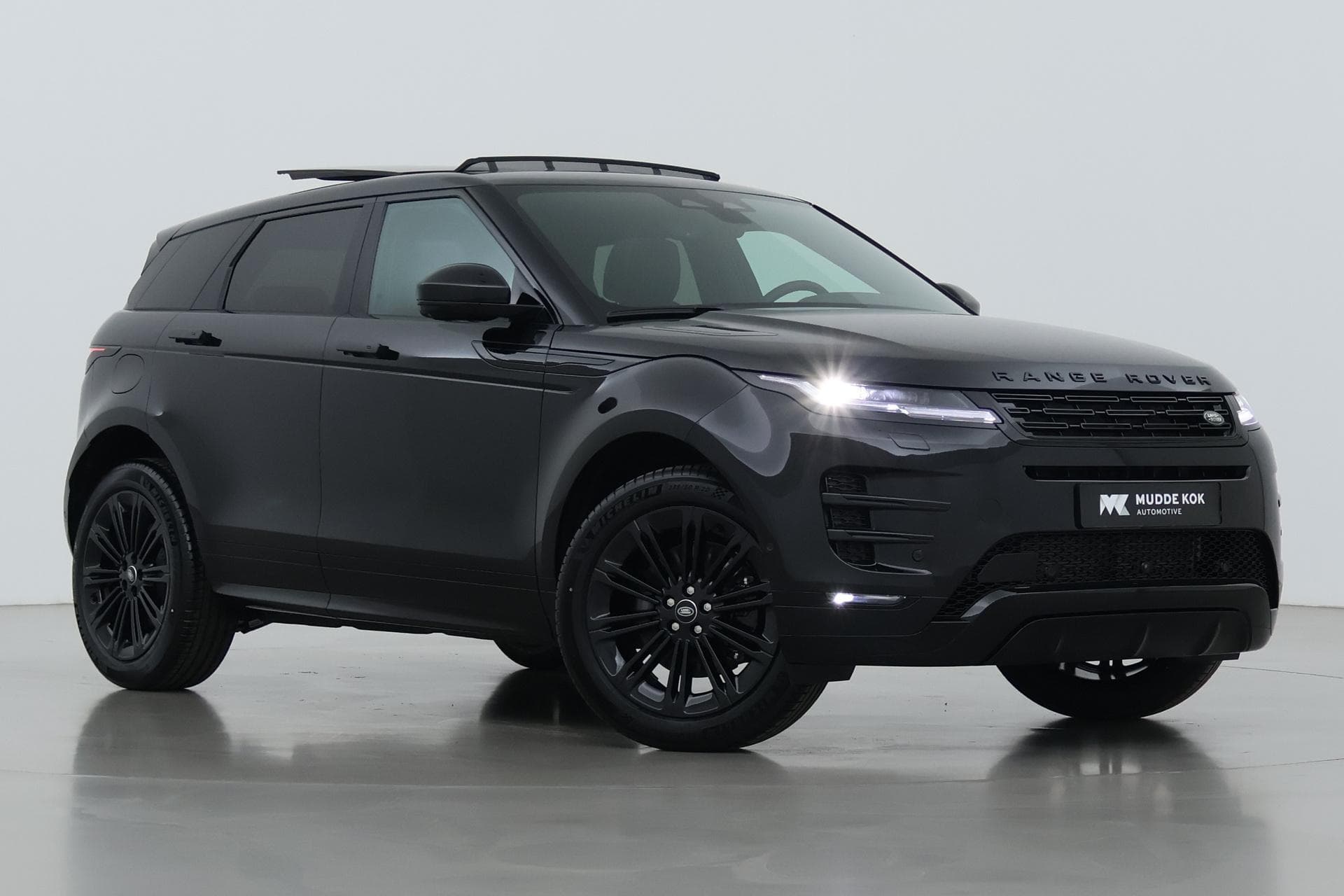Land Rover Range Rover Evoque P270e PHEV Dynamic SE | Schuif/kanteldak | Black Pack | Cold Climate Pack | Comfort Pack | Pixel LED