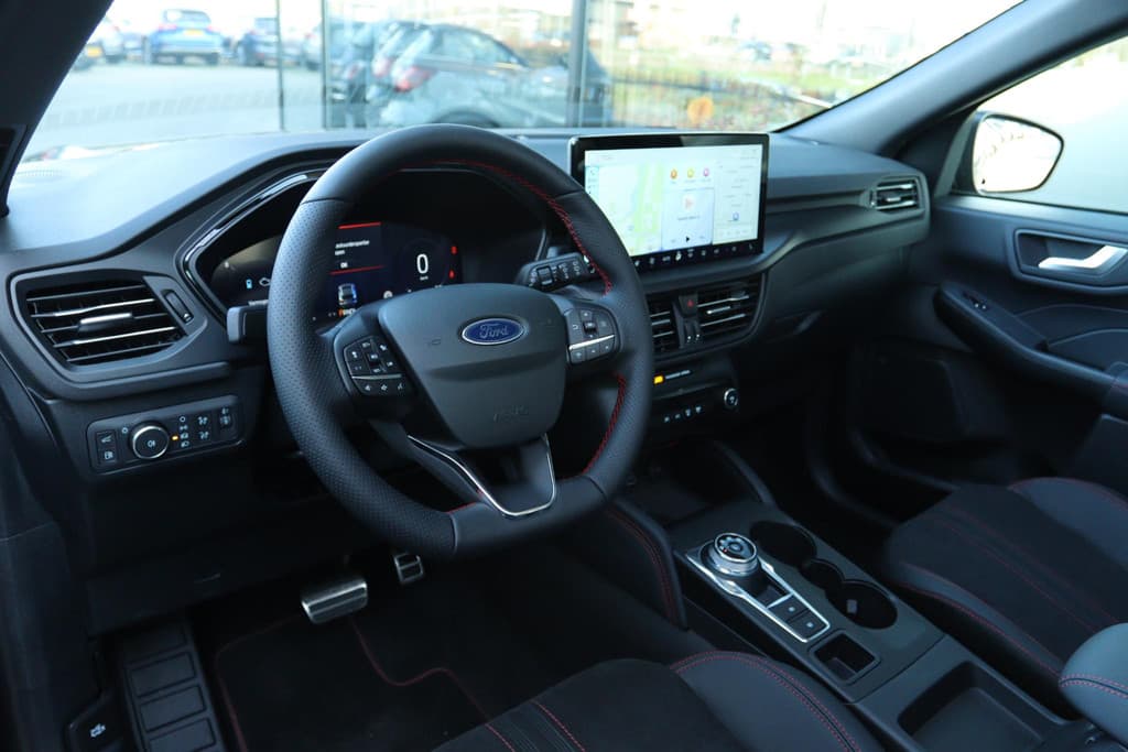 Ford Kuga 2.5 PHEV SOUND EDITION ST-LINE X BLACK PACK thumbnail 3