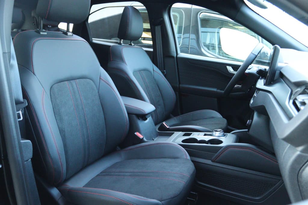 Ford Kuga 2.5 PHEV SOUND EDITION ST-LINE X BLACK PACK thumbnail 4