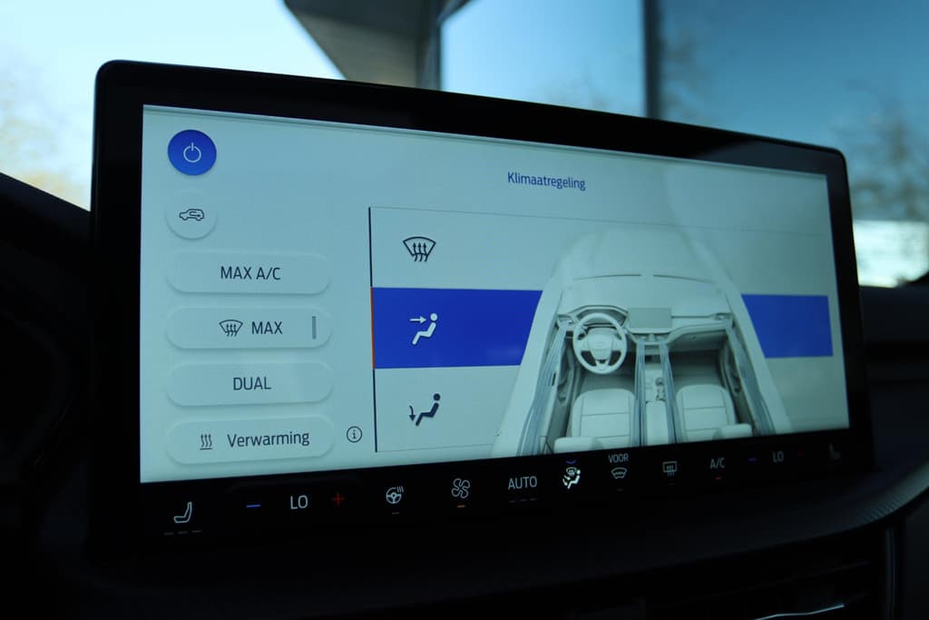 Ford Kuga 2.5 PHEV SOUND EDITION ST-LINE X BLACK PACK thumbnail 37