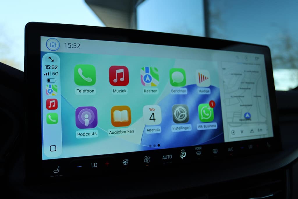 Ford Kuga 2.5 PHEV SOUND EDITION ST-LINE X BLACK PACK thumbnail 6