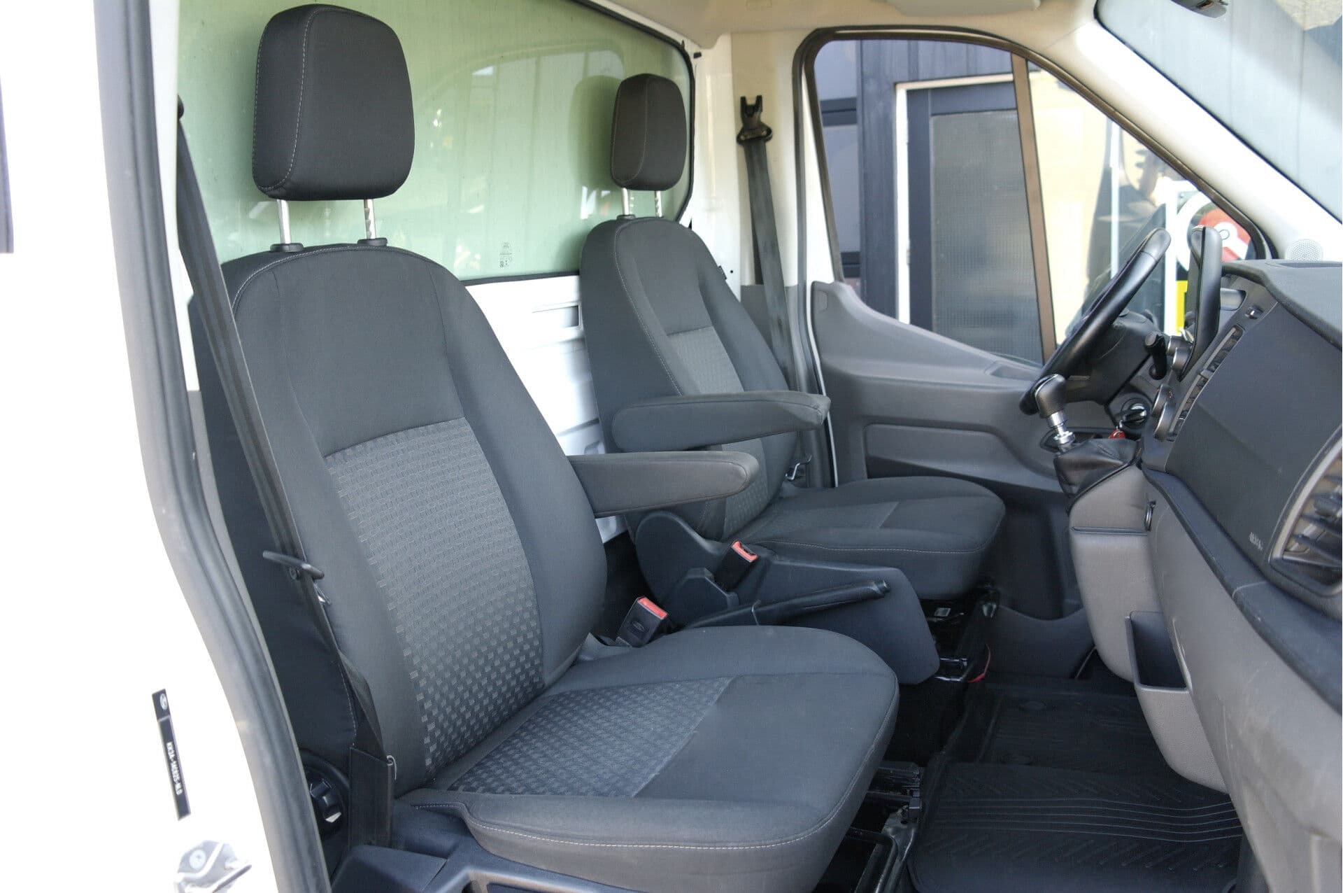 Ford Transit 350 2.0 TDCI L4H1 Trend RWD thumbnail 5