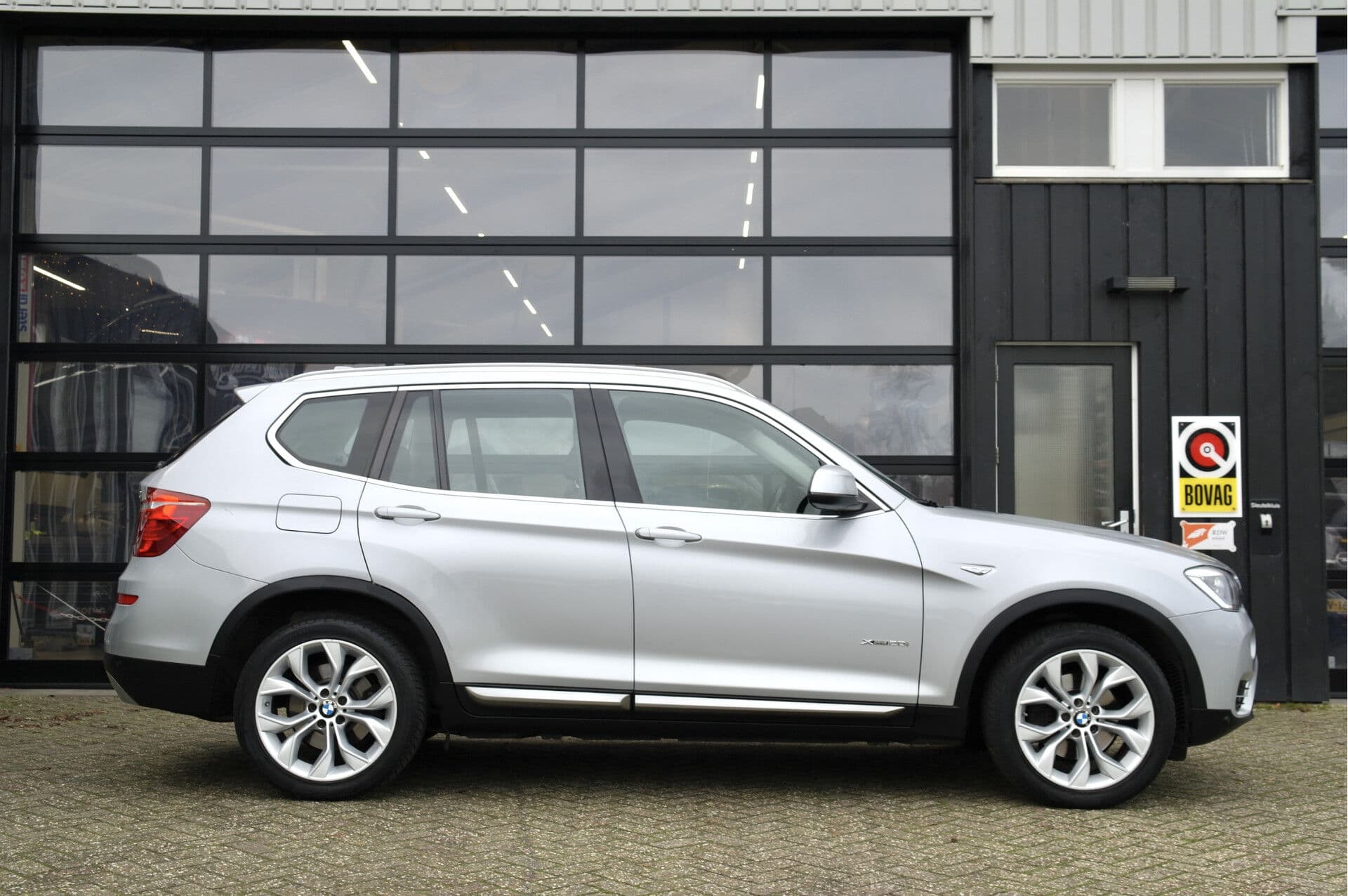 BMW X3 xDrive20i High Executive thumbnail 4