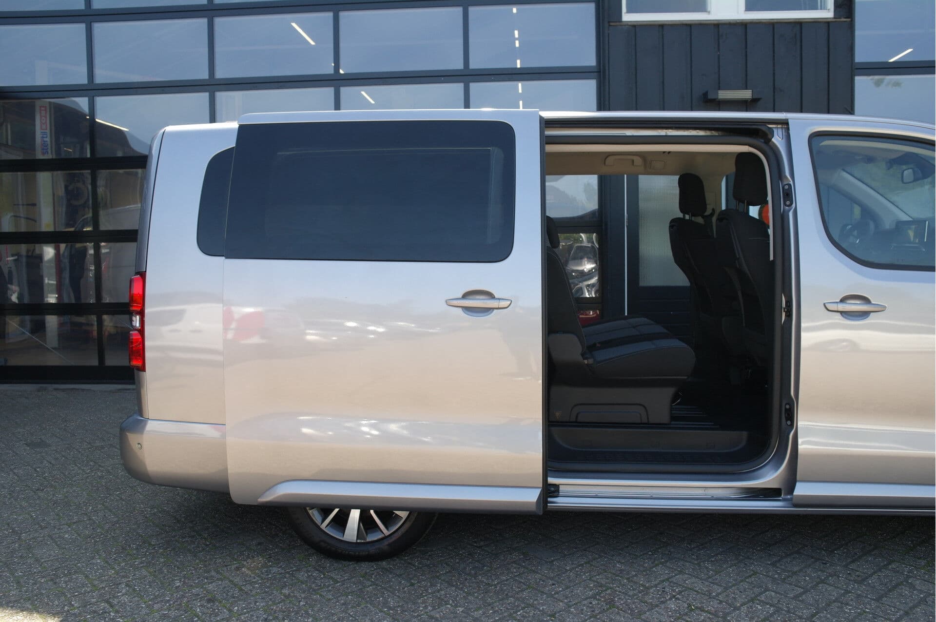 Toyota PROACE Electric Shuttle Long L3 Extra Range Executive 75 kWh thumbnail 25