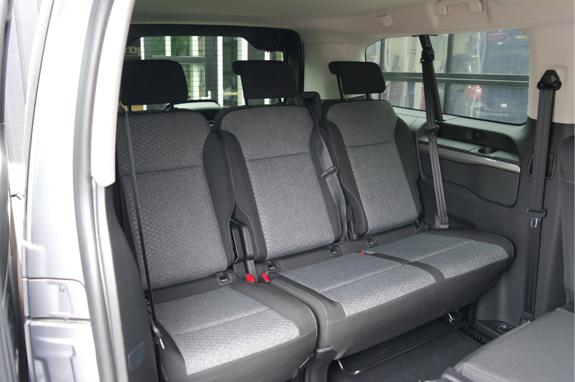 Toyota PROACE Electric Shuttle Long L3 Extra Range Executive 75 kWh thumbnail 27