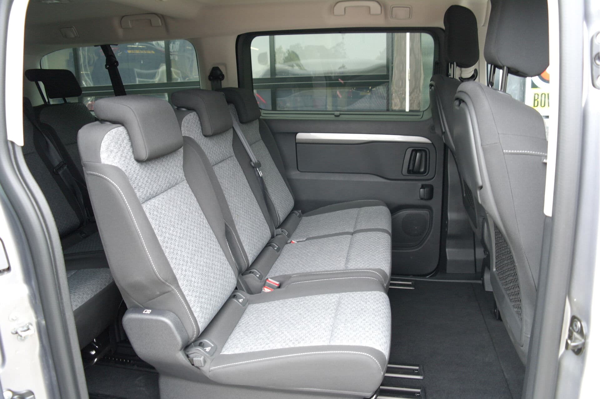 Toyota PROACE Electric Shuttle Long L3 Extra Range Executive 75 kWh thumbnail 28