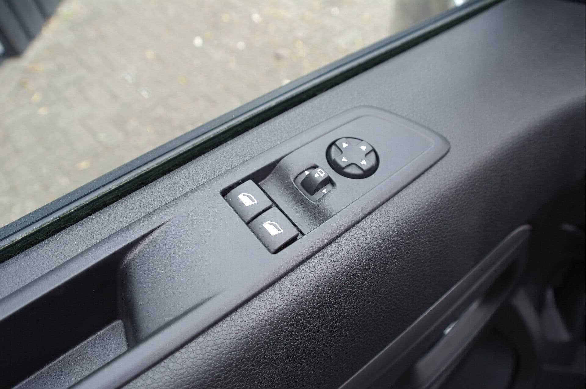 Toyota PROACE Electric Shuttle Long L3 Extra Range Executive 75 kWh thumbnail 37