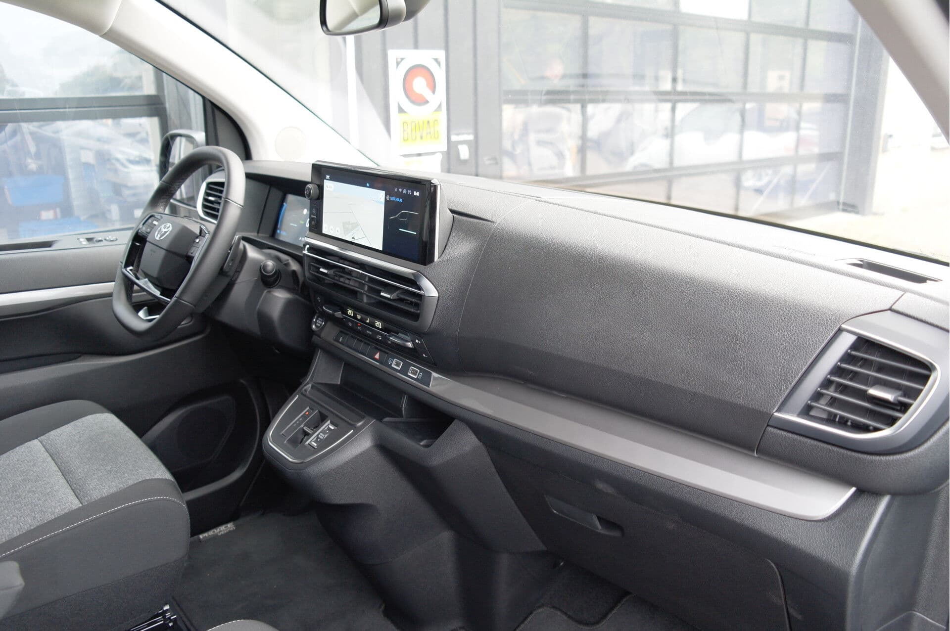 Toyota PROACE Electric Shuttle Long L3 Extra Range Executive 75 kWh thumbnail 5