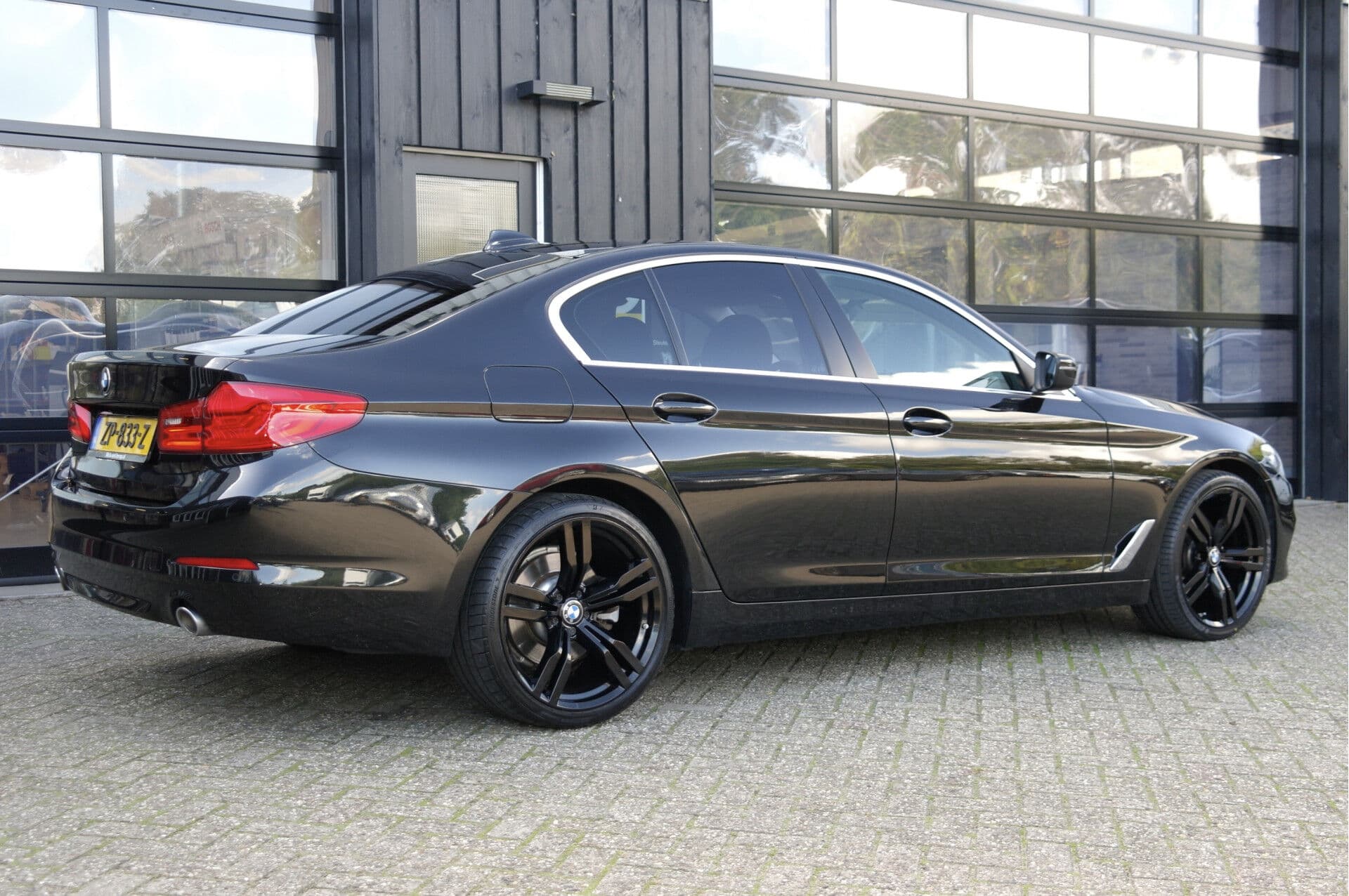 BMW 5 Serie 520i High Executive Edition thumbnail 3