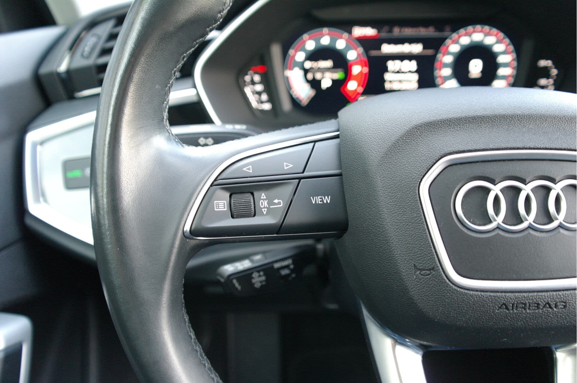 Audi Q3 35 TFSI Business Edition thumbnail 11