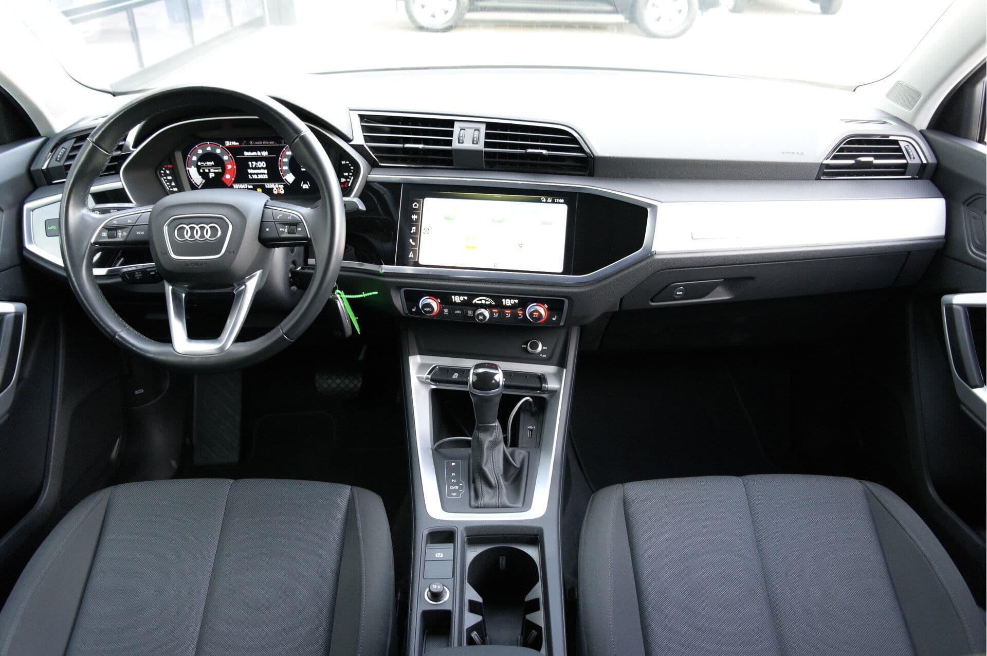 Audi Q3 35 TFSI Business Edition thumbnail 28