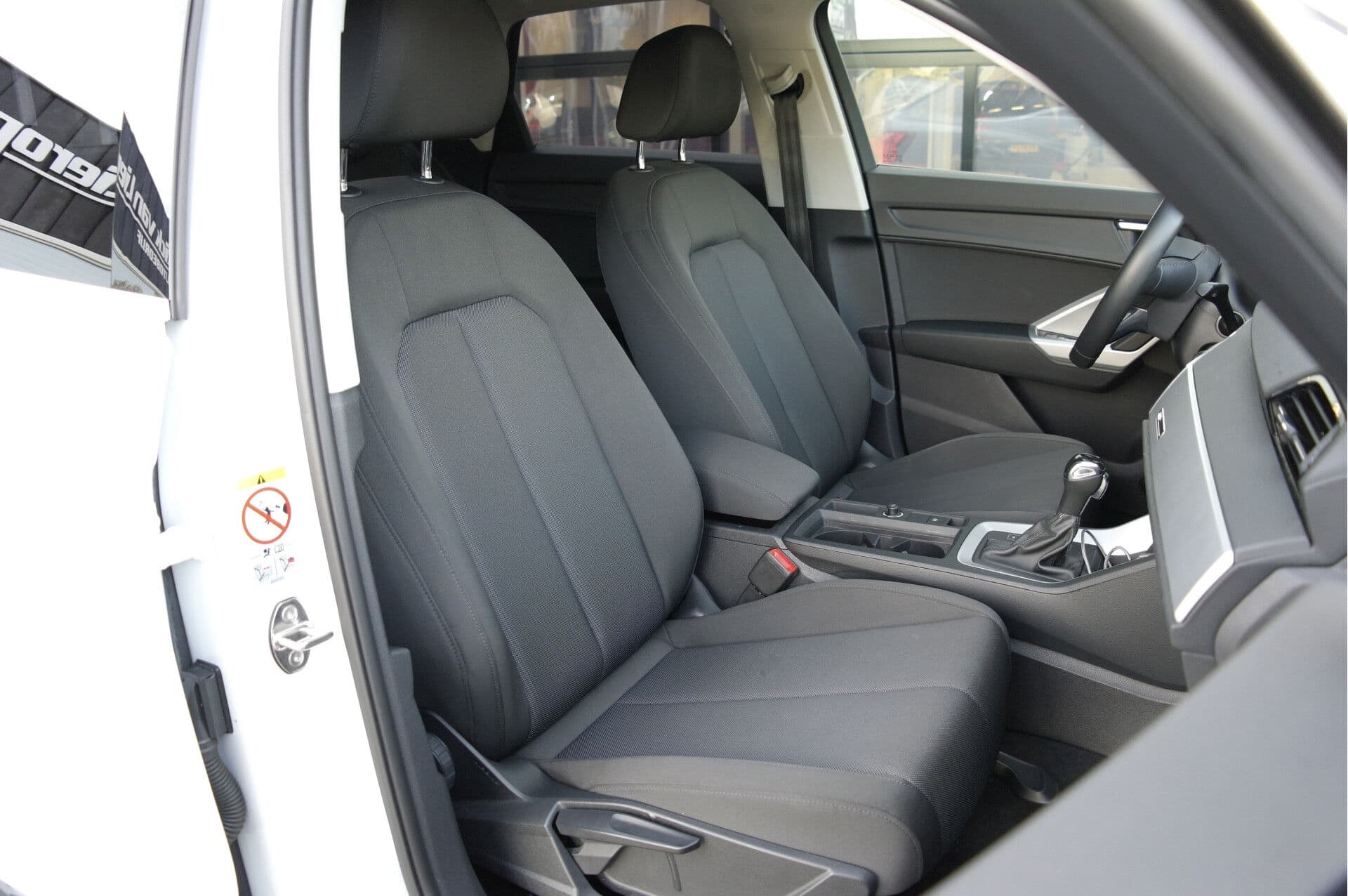 Audi Q3 35 TFSI Business Edition thumbnail 4