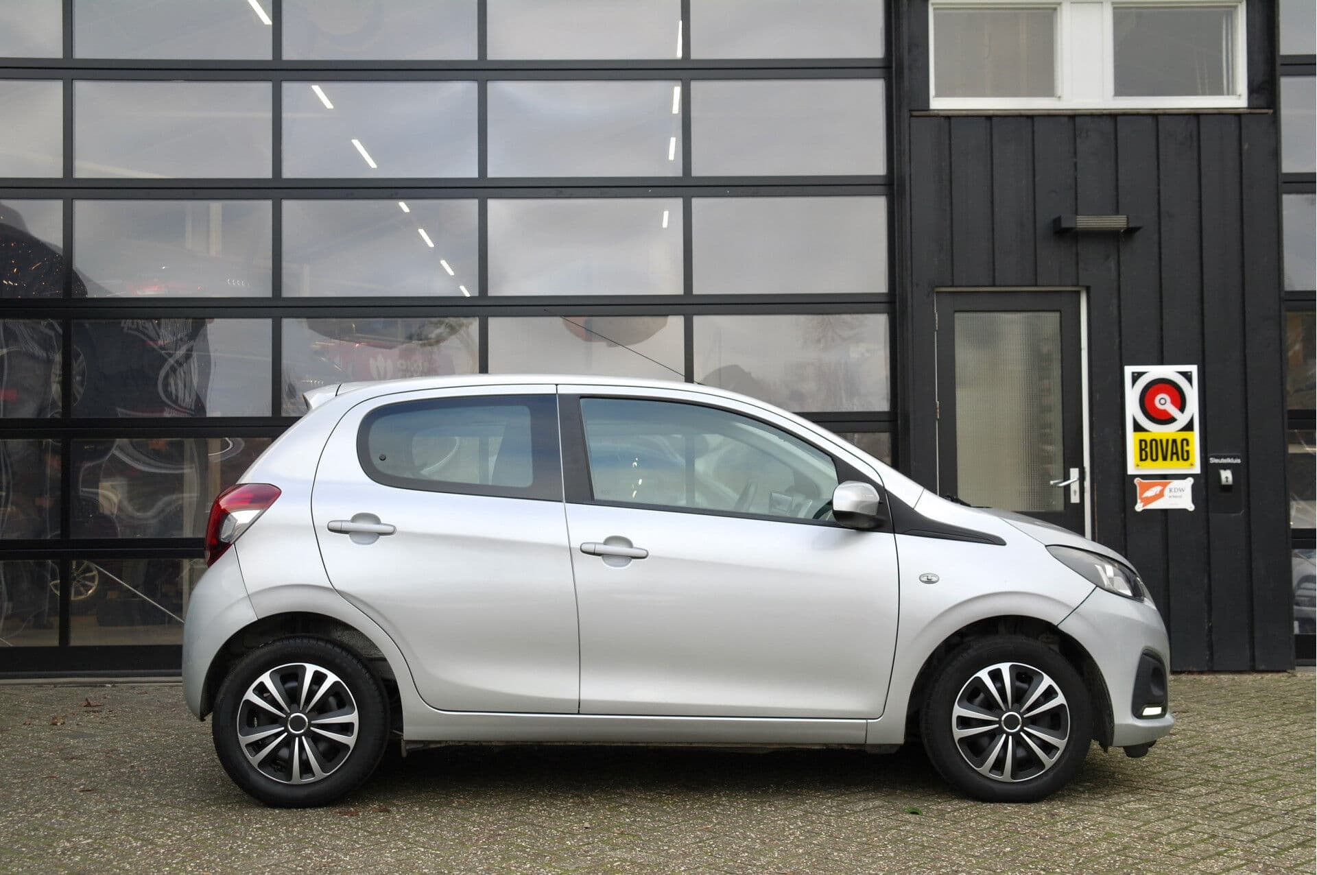 Peugeot 108 1.0 e-VTi Active thumbnail 2