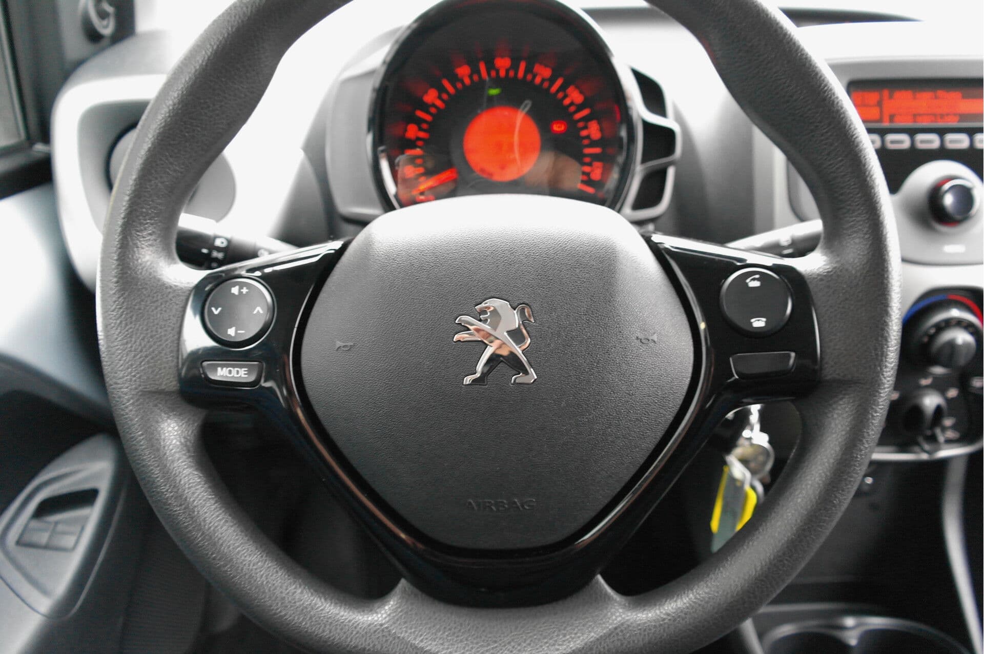 Peugeot 108 1.0 e-VTi Active thumbnail 6