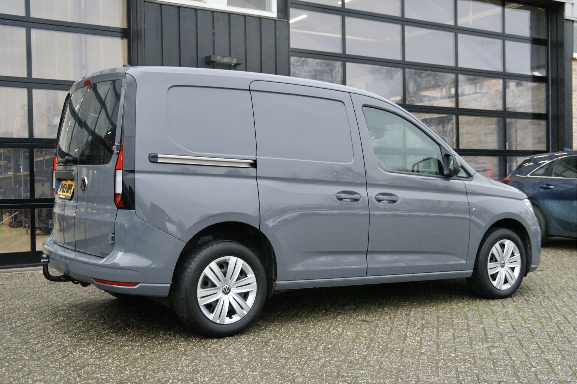 Volkswagen Caddy Cargo 2.0 TDI 4MOTION 1st Edition 4x4 thumbnail 3