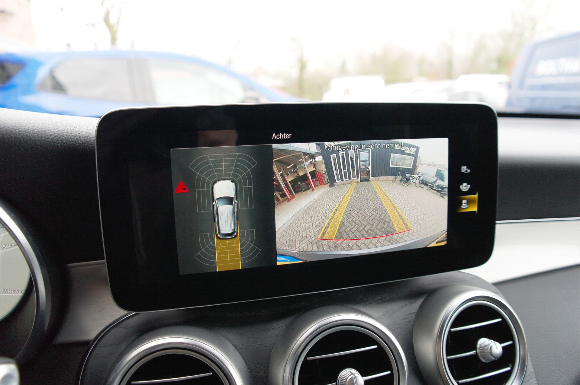 Mercedes-Benz GLC 200 Premium AMG thumbnail 13