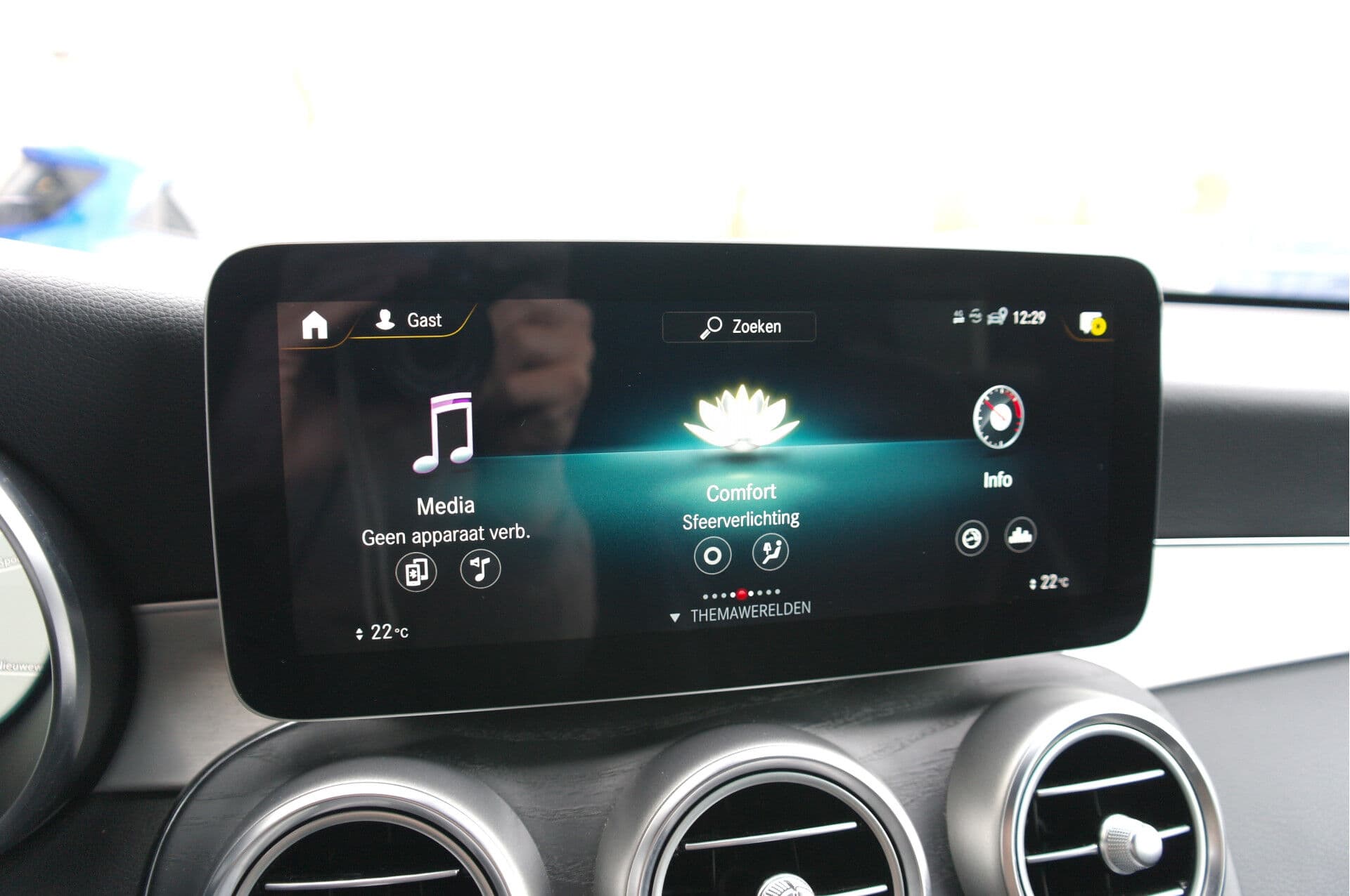 Mercedes-Benz GLC 200 Premium AMG thumbnail 17