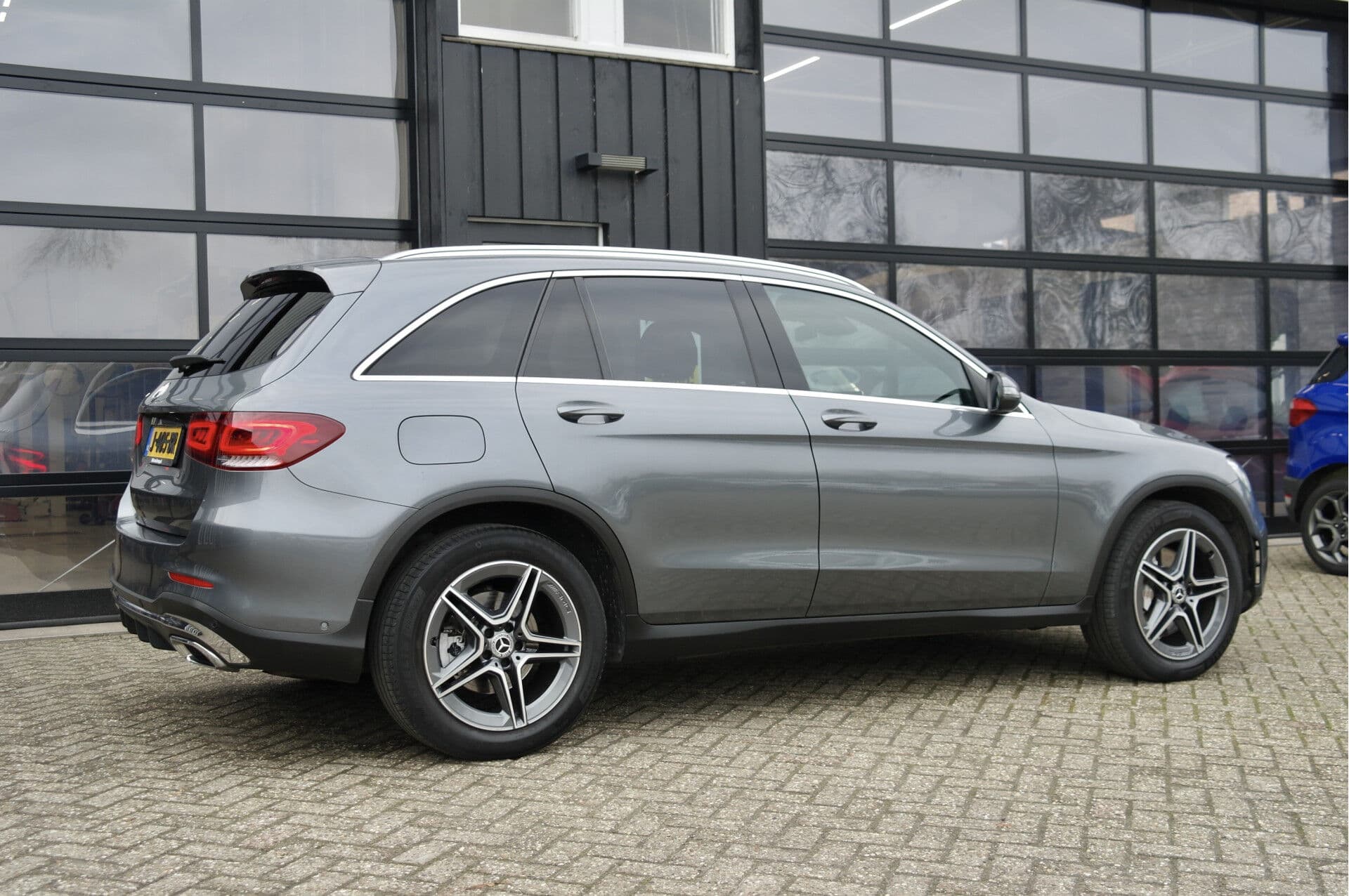 Mercedes-Benz GLC 200 Premium AMG thumbnail 3
