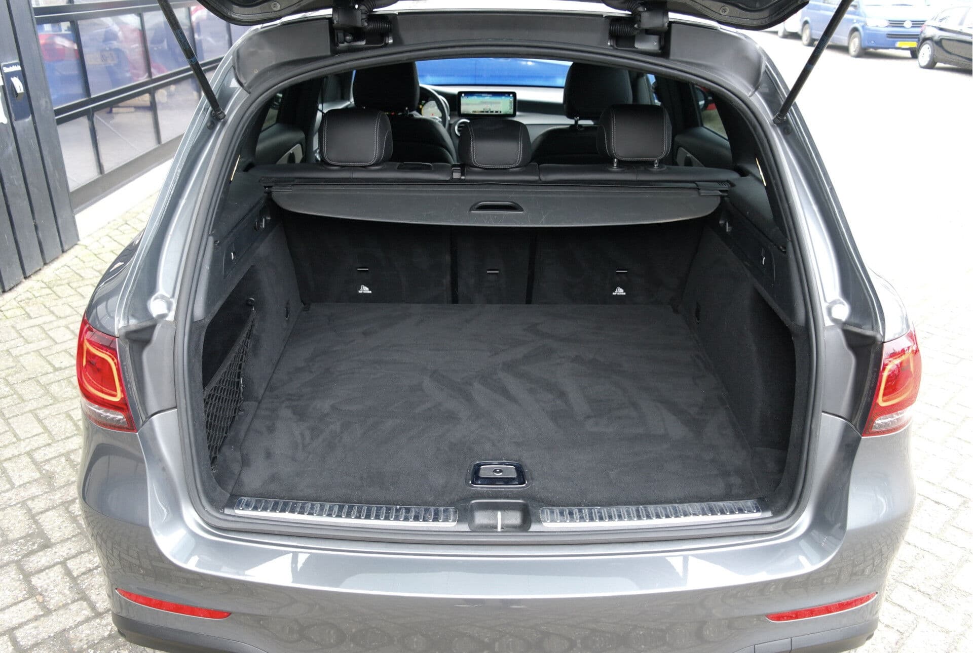 Mercedes-Benz GLC 200 Premium AMG thumbnail 30