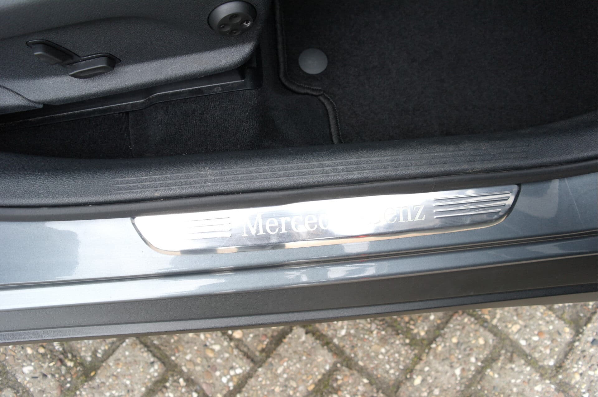 Mercedes-Benz GLC 200 Premium AMG thumbnail 38