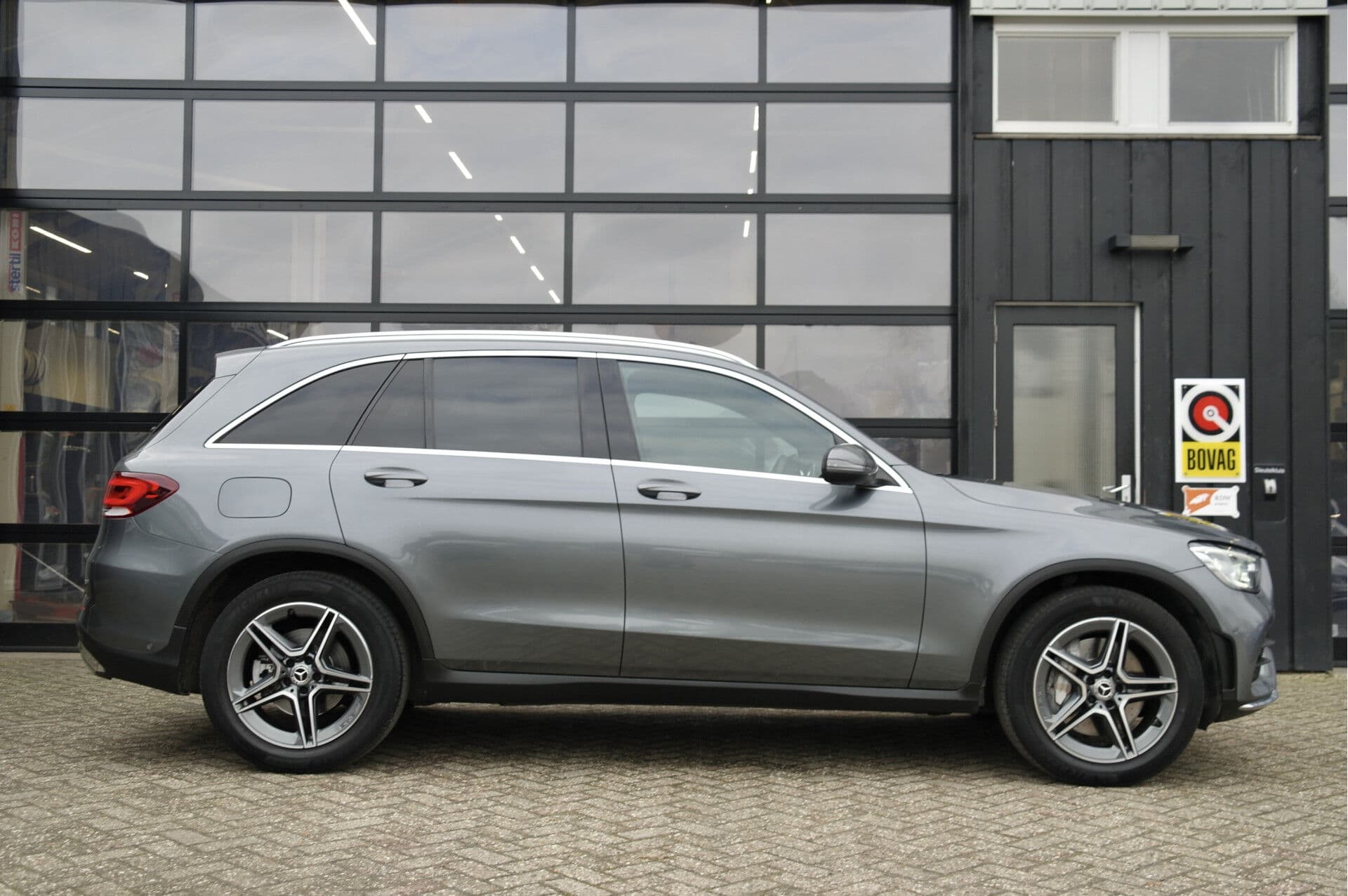 Mercedes-Benz GLC 200 Premium AMG thumbnail 4