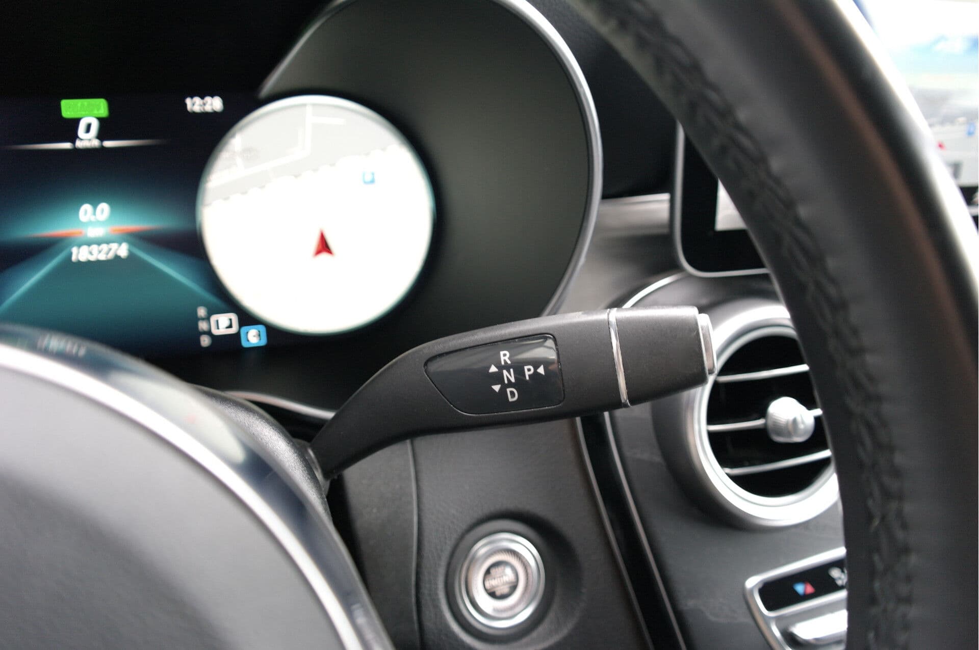 Mercedes-Benz GLC 200 Premium AMG thumbnail 8