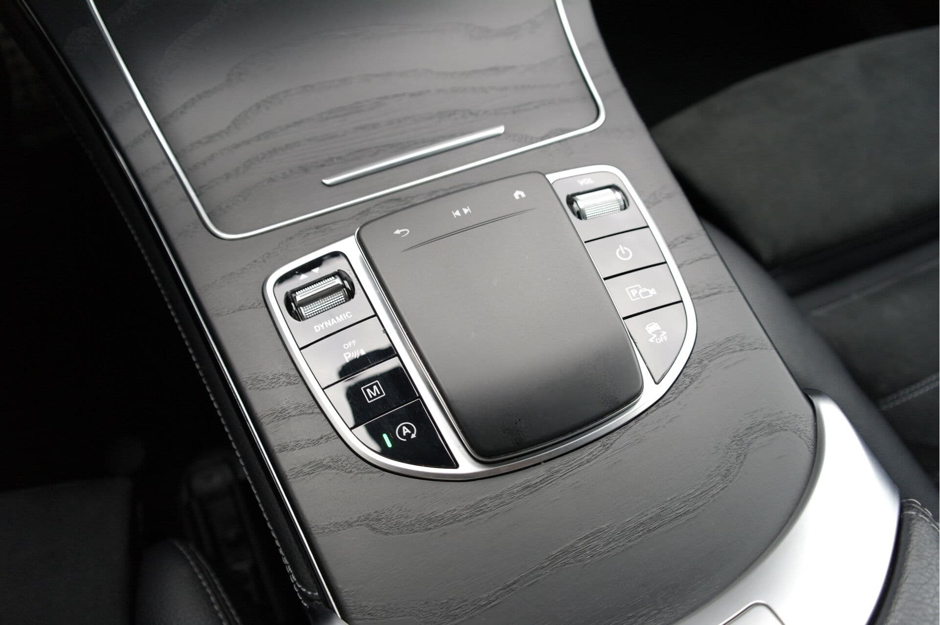 Mercedes-Benz GLC 200 Premium AMG thumbnail 9