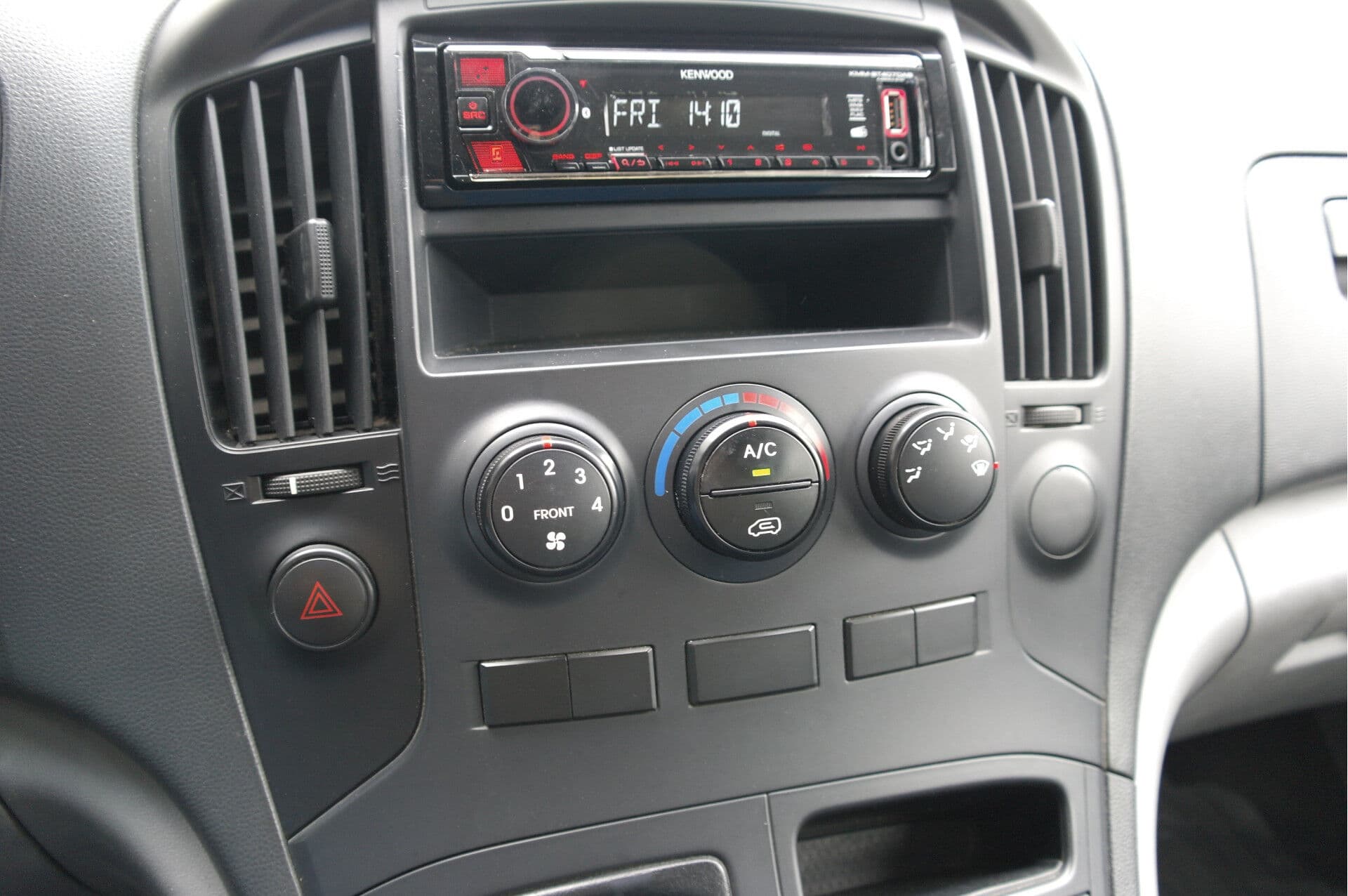 Hyundai H H-1 H300 2.5 CRDI VGT Camper thumbnail 7