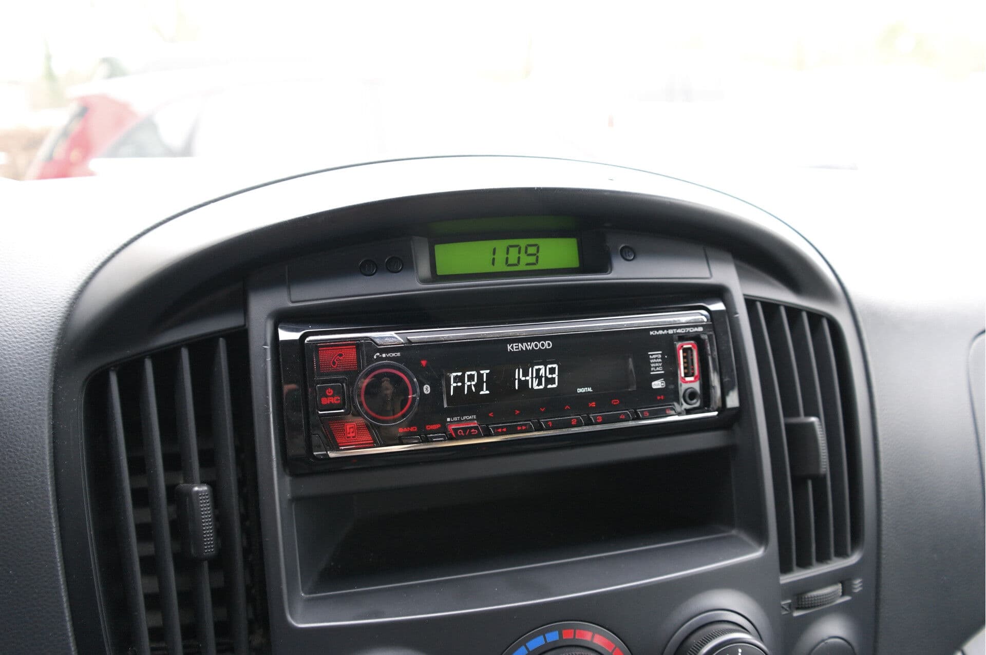 Hyundai H H-1 H300 2.5 CRDI VGT Camper thumbnail 8