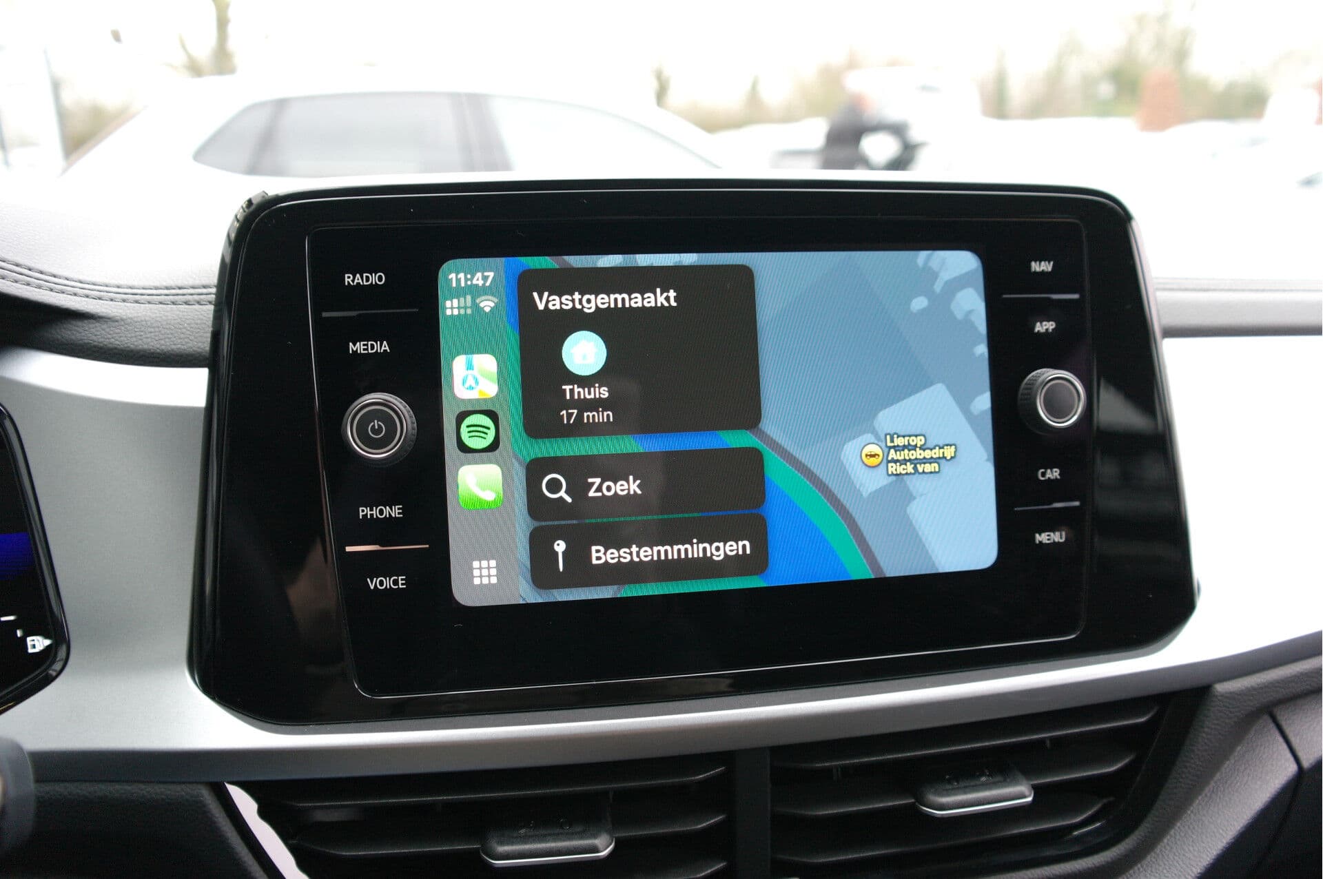 Volkswagen T-Roc 1.5 TSI Life Business thumbnail 11