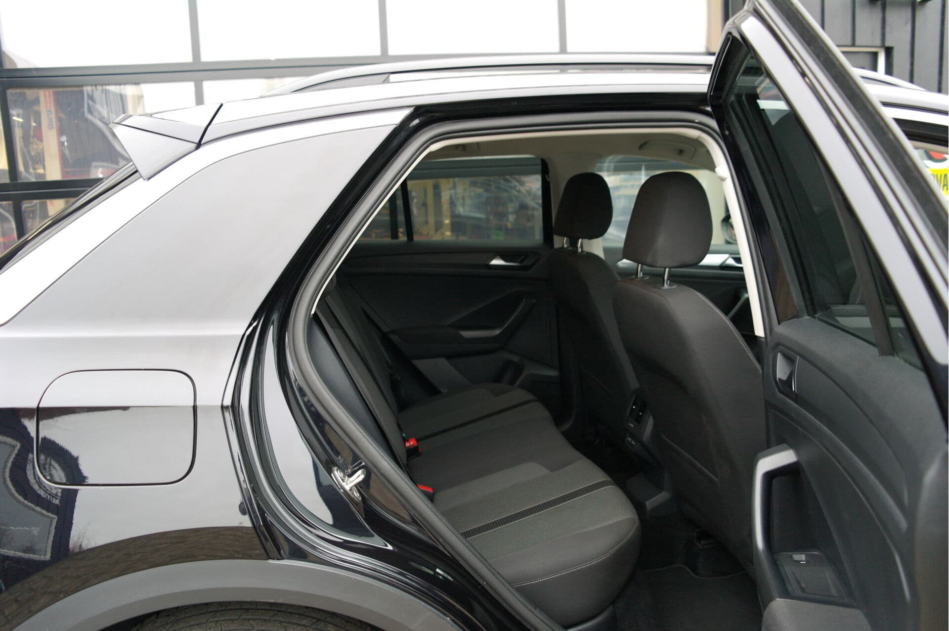 Volkswagen T-Roc 1.5 TSI Life Business thumbnail 29