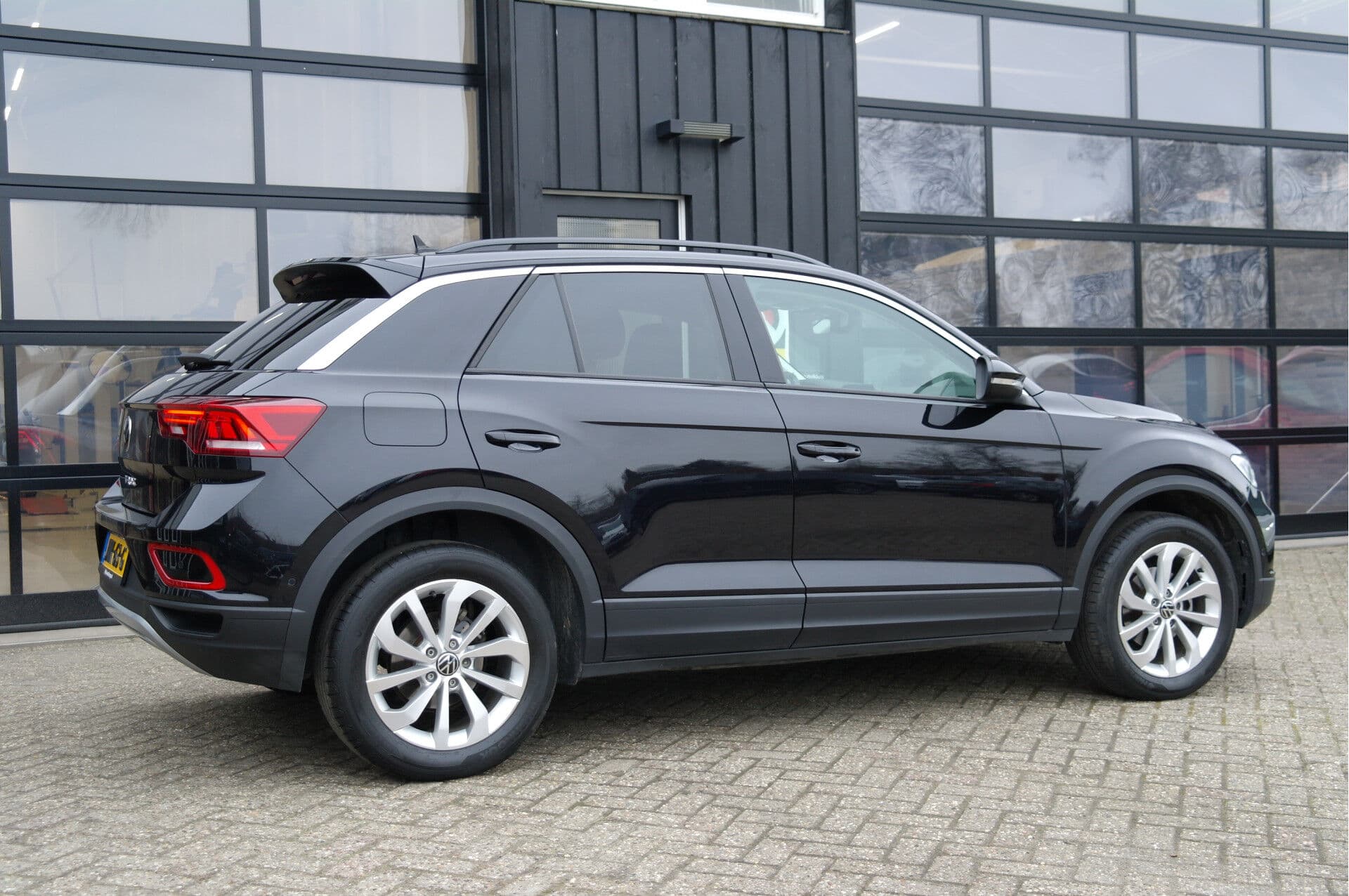 Volkswagen T-Roc 1.5 TSI Life Business thumbnail 3